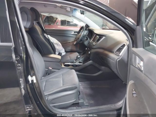 Photo 4 VIN: KM8J3CAL7JU828655 - HYUNDAI TUCSON 