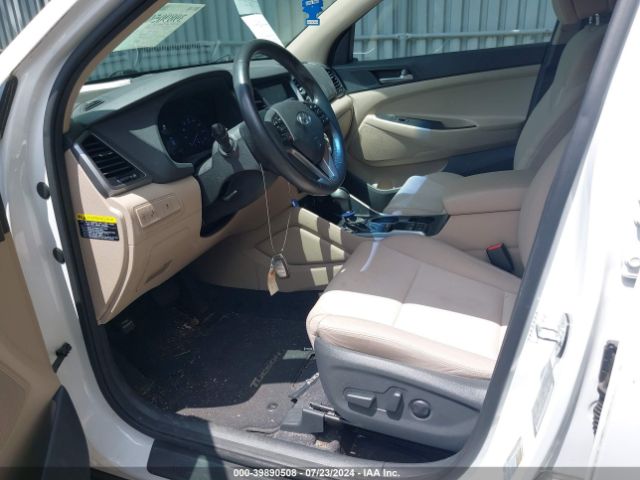 Photo 4 VIN: KM8J3CAL8JU716799 - HYUNDAI TUCSON 