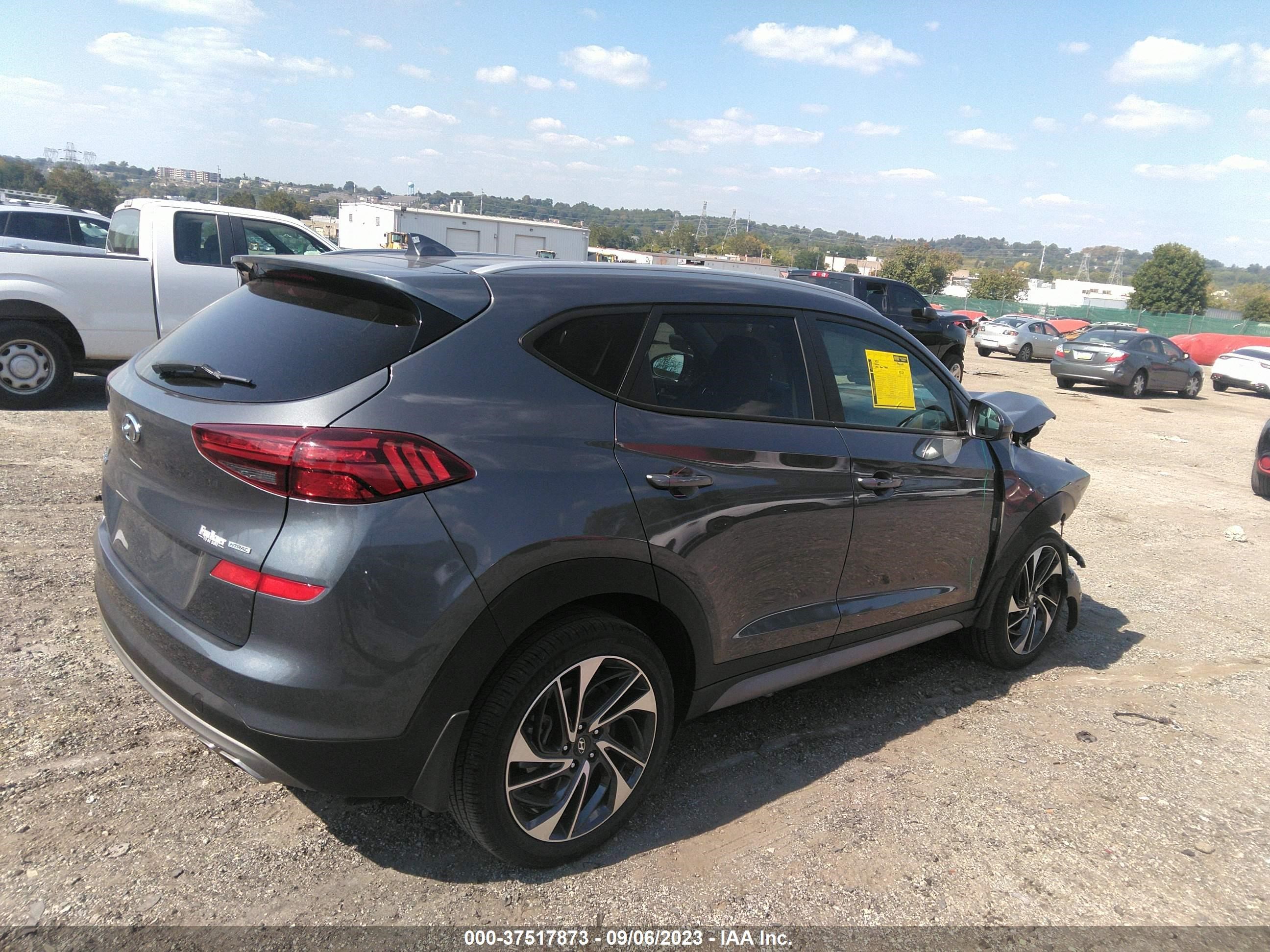 Photo 3 VIN: KM8J3CALXMU317056 - HYUNDAI TUCSON 