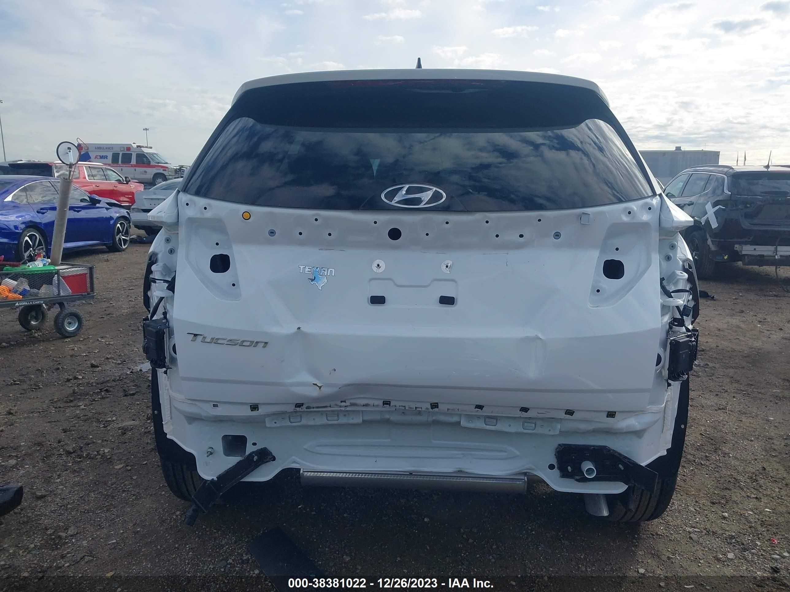 Photo 16 VIN: KM8JB3DE4RU282618 - HYUNDAI TUCSON 