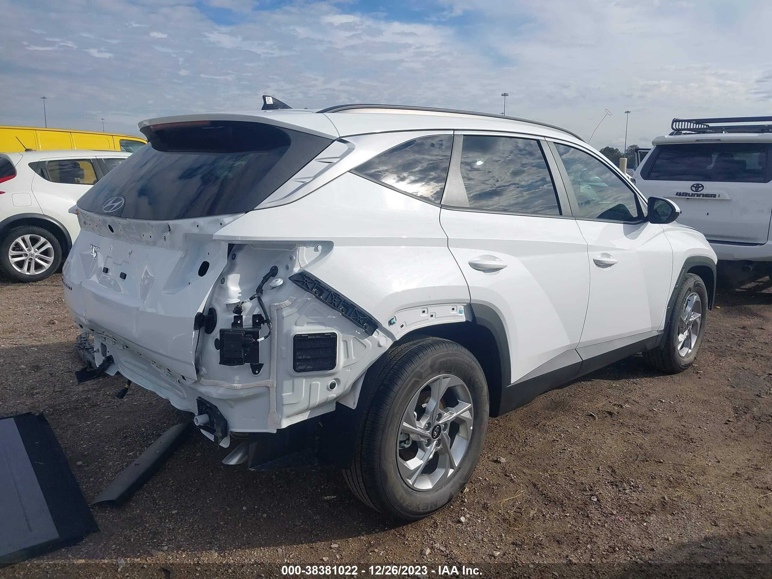 Photo 3 VIN: KM8JB3DE4RU282618 - HYUNDAI TUCSON 