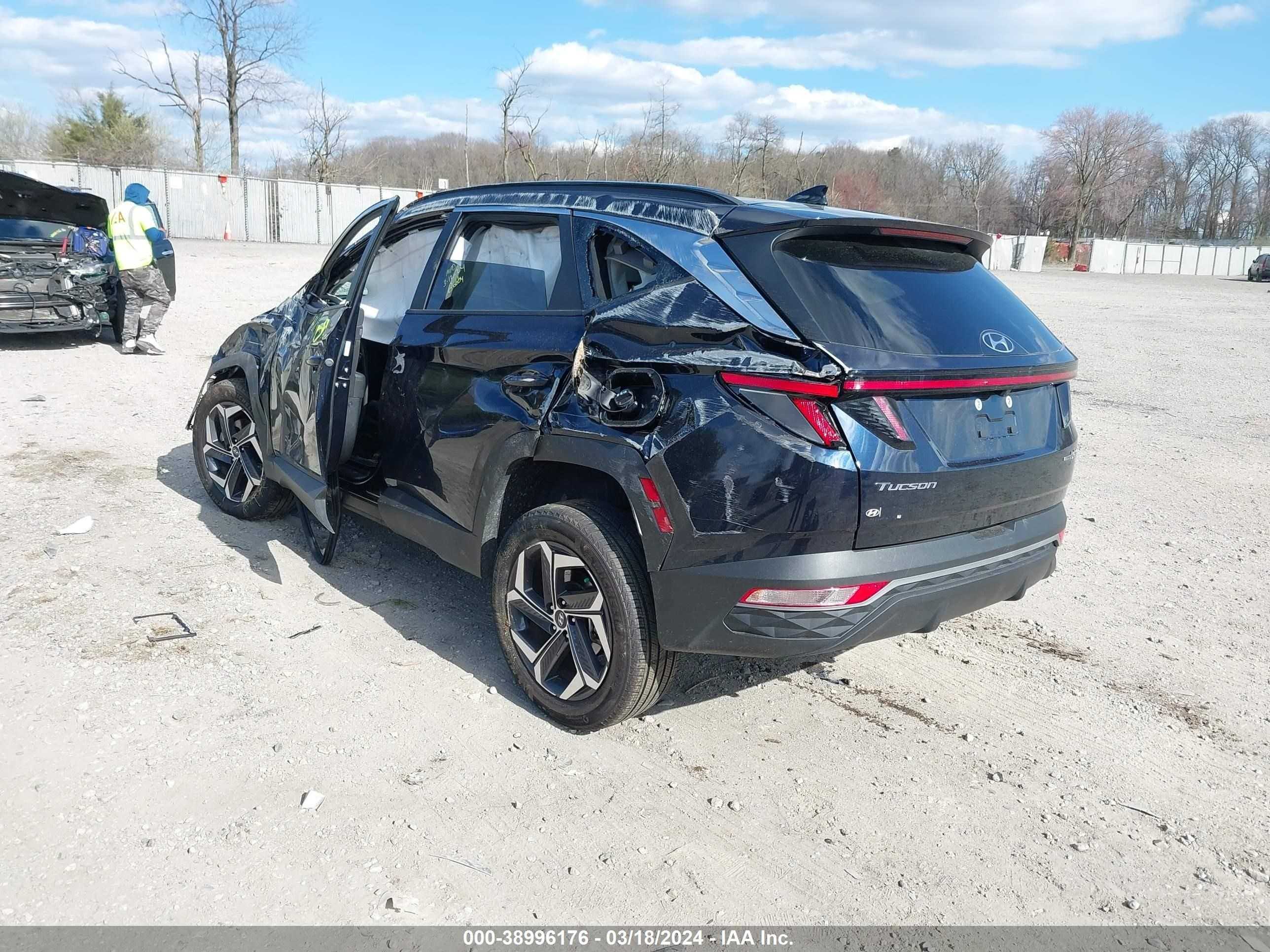 Photo 2 VIN: KM8JCCD16RU142483 - HYUNDAI TUCSON 