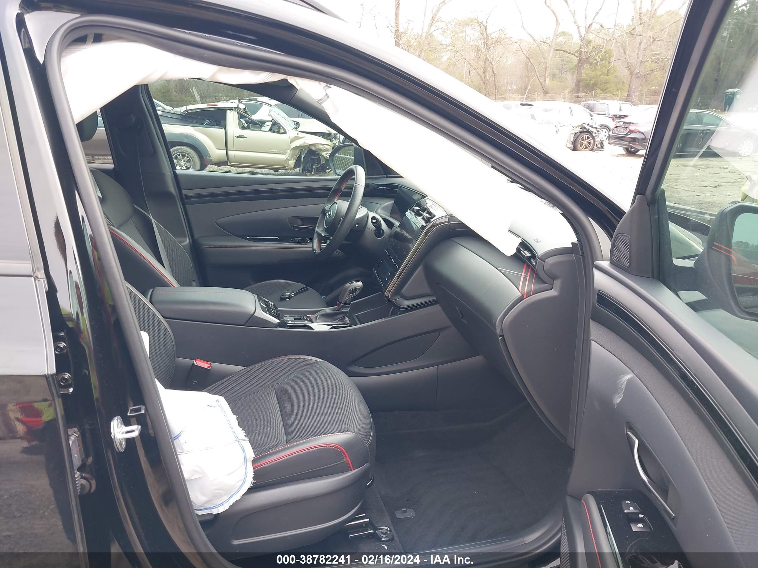 Photo 4 VIN: KM8JFCAE8PU190739 - HYUNDAI TUCSON 