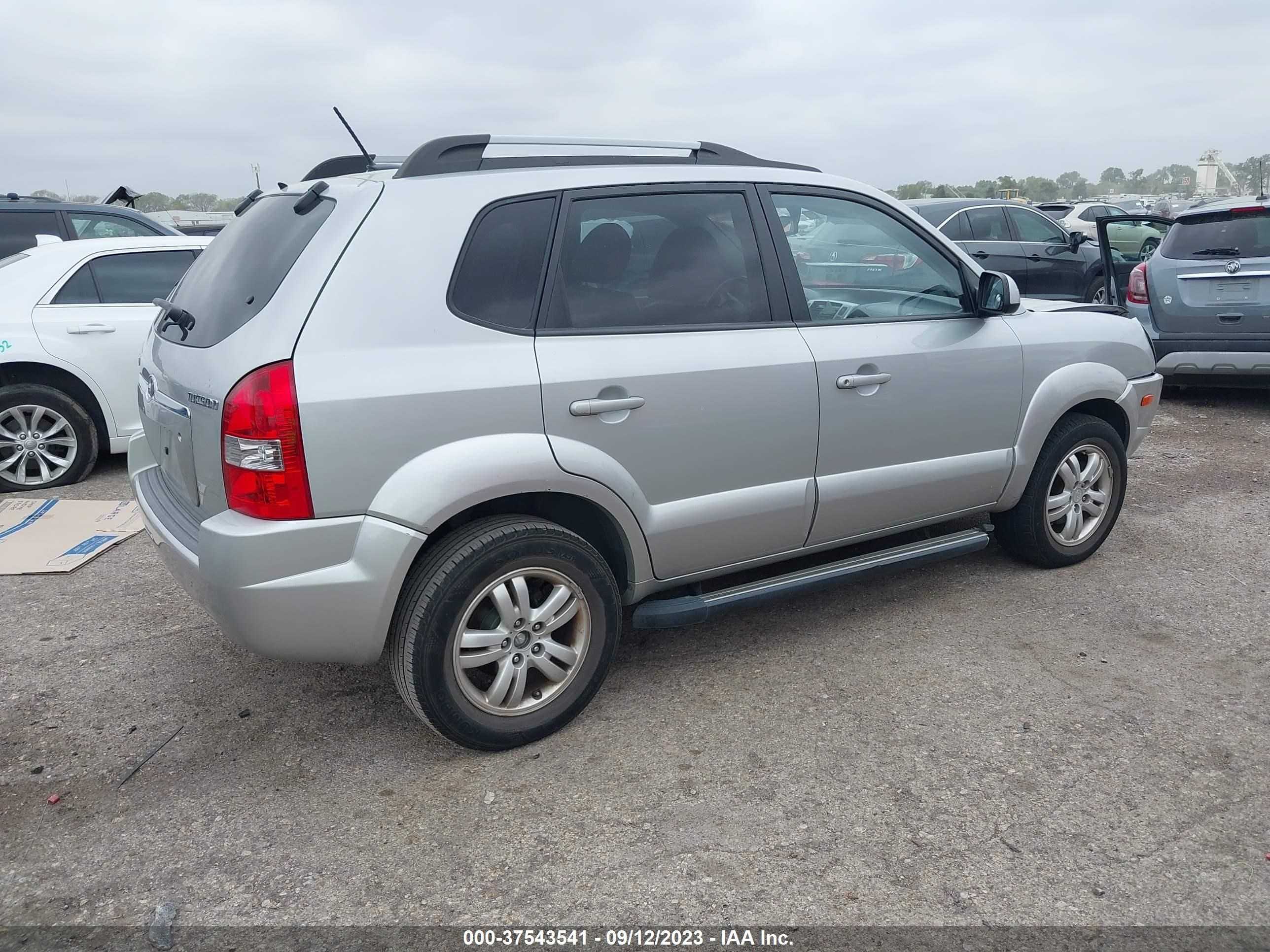 Photo 3 VIN: KM8JN12B18U892446 - HYUNDAI TUCSON 