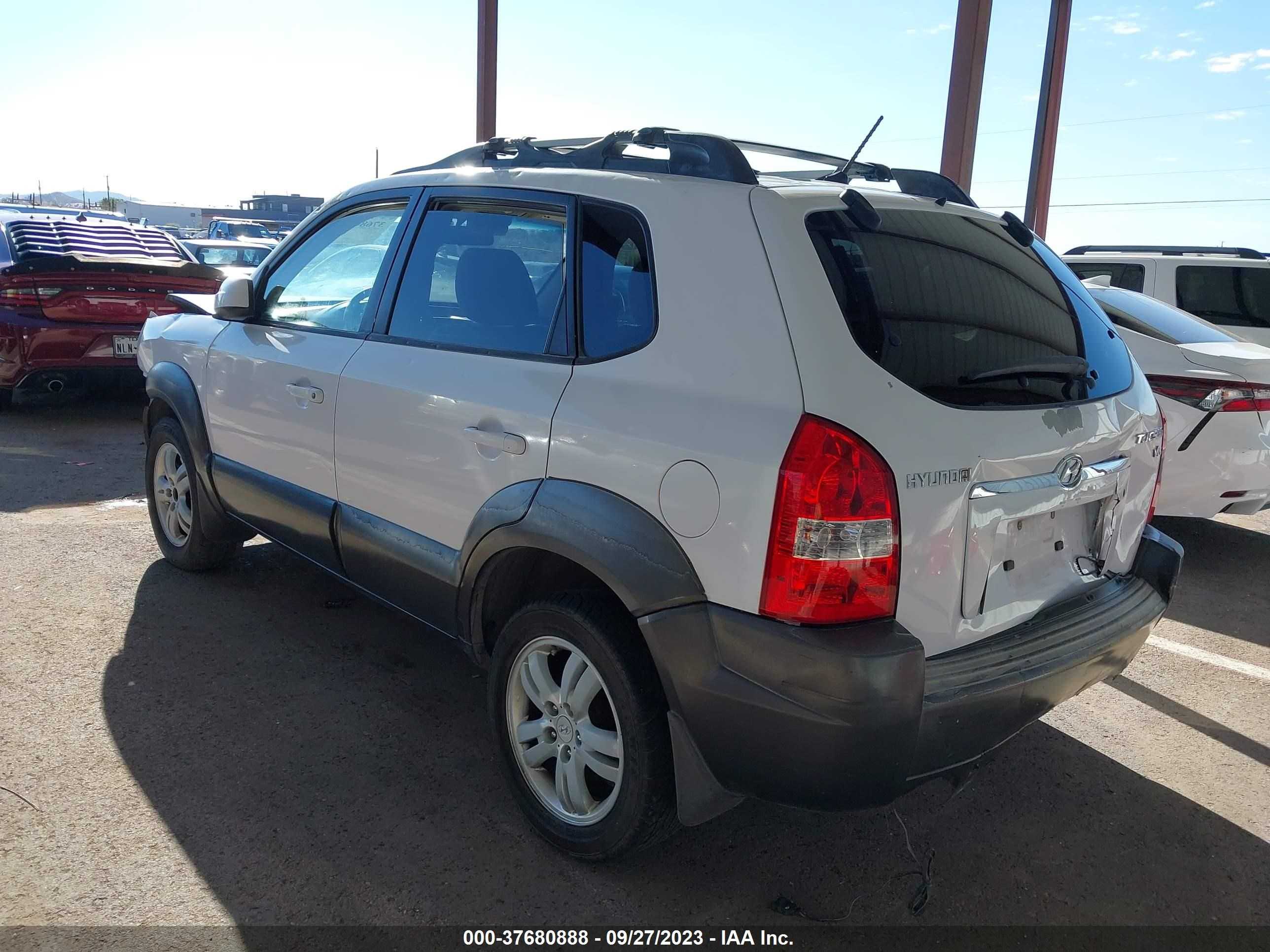 Photo 2 VIN: KM8JN12D97U584666 - HYUNDAI TUCSON 