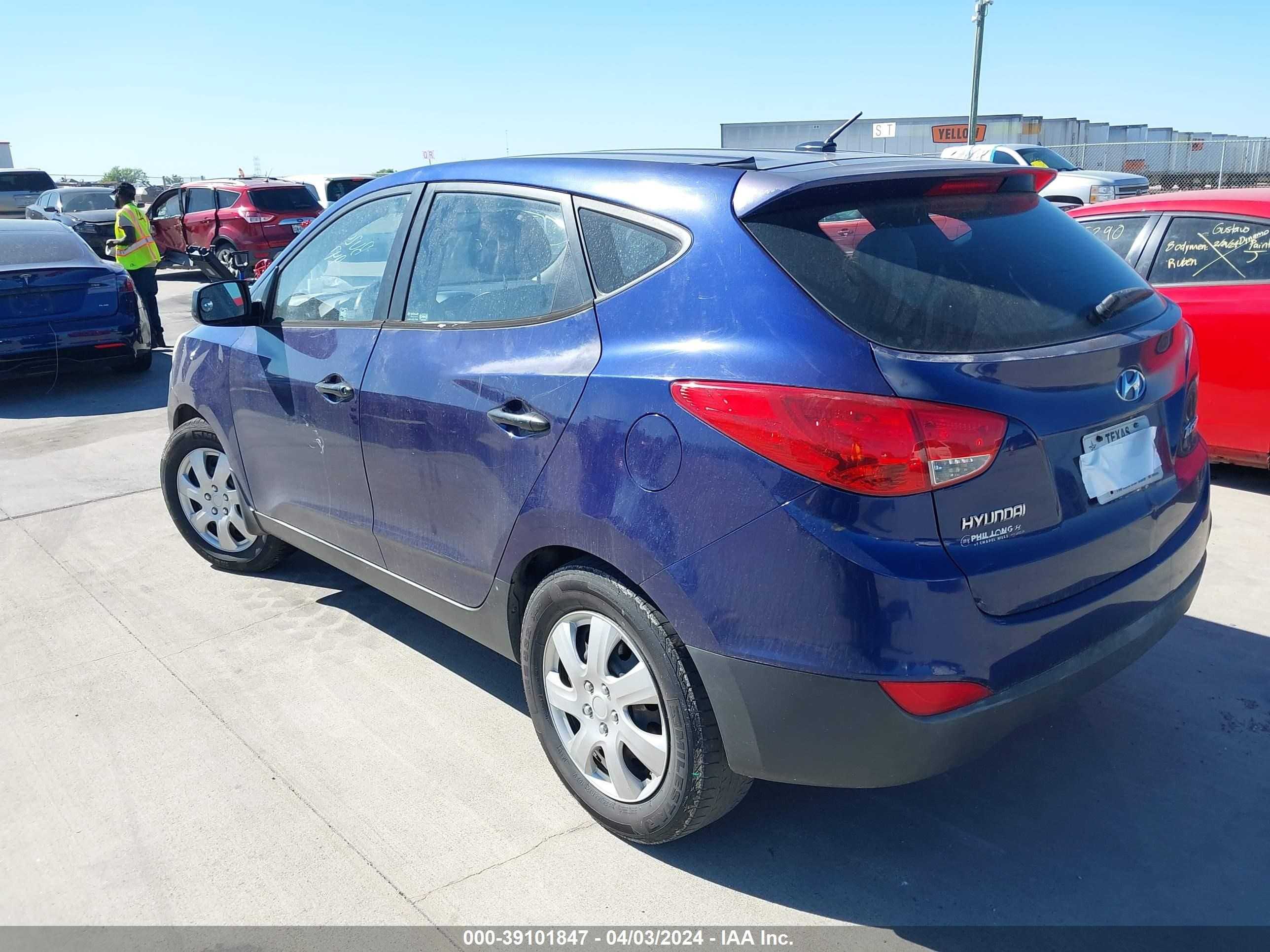 Photo 2 VIN: KM8JT3AB1BU299437 - HYUNDAI TUCSON 