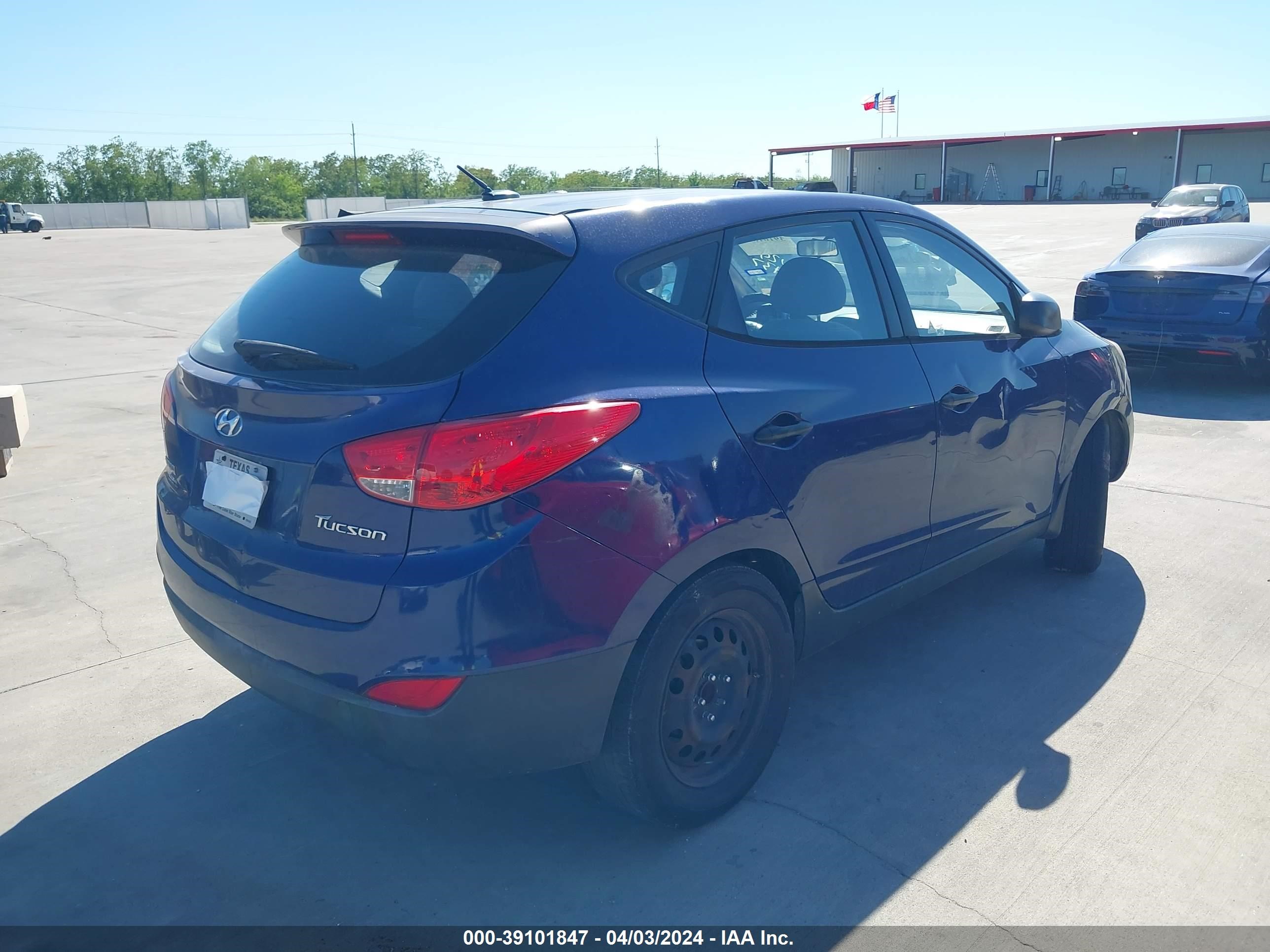 Photo 3 VIN: KM8JT3AB1BU299437 - HYUNDAI TUCSON 