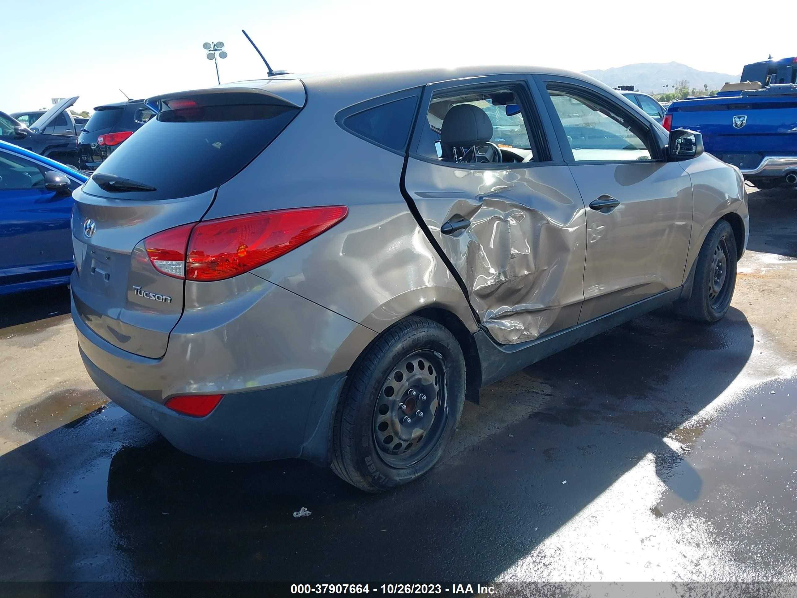 Photo 3 VIN: KM8JT3AB1CU489563 - HYUNDAI TUCSON 