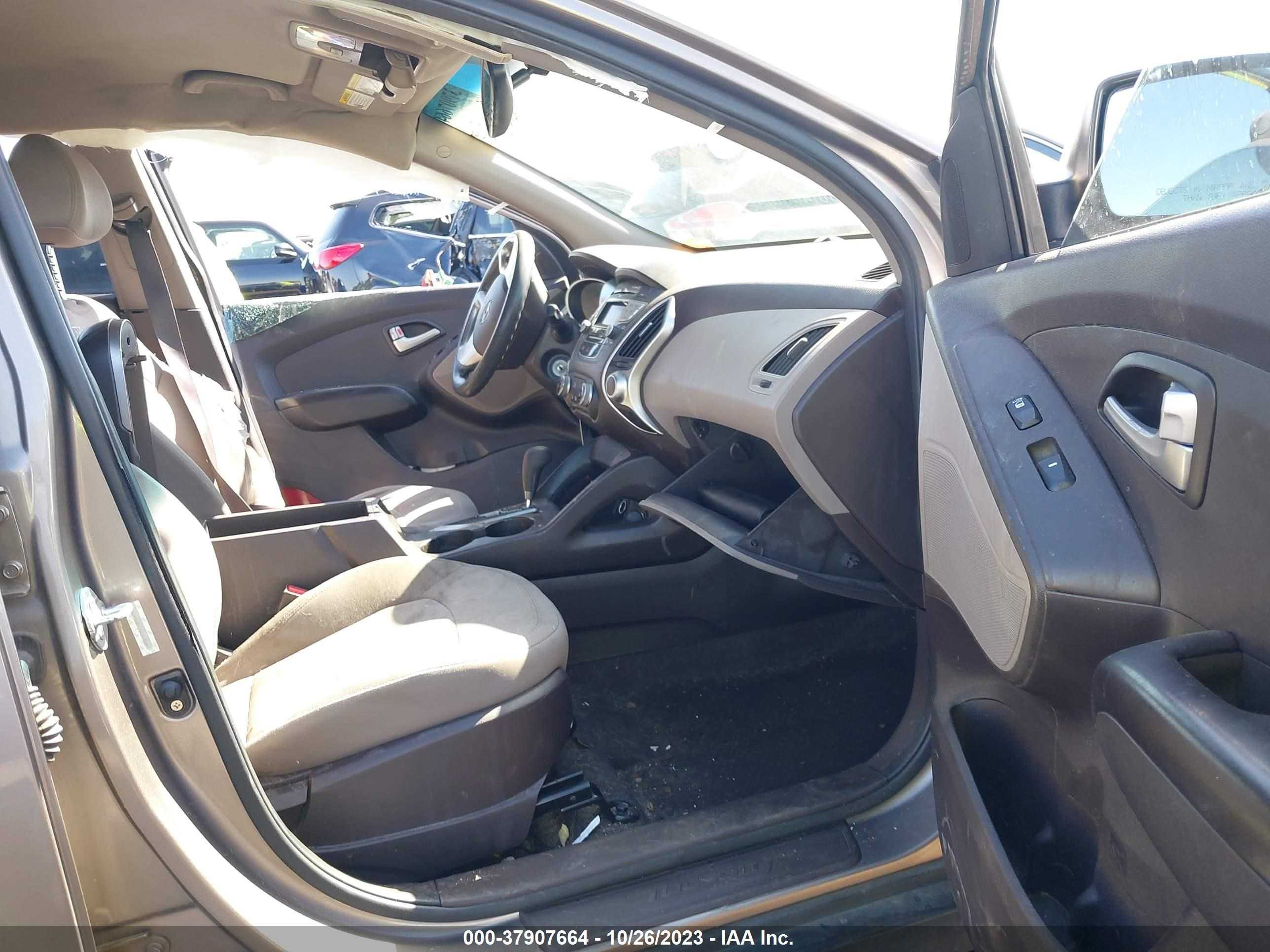 Photo 4 VIN: KM8JT3AB1CU489563 - HYUNDAI TUCSON 