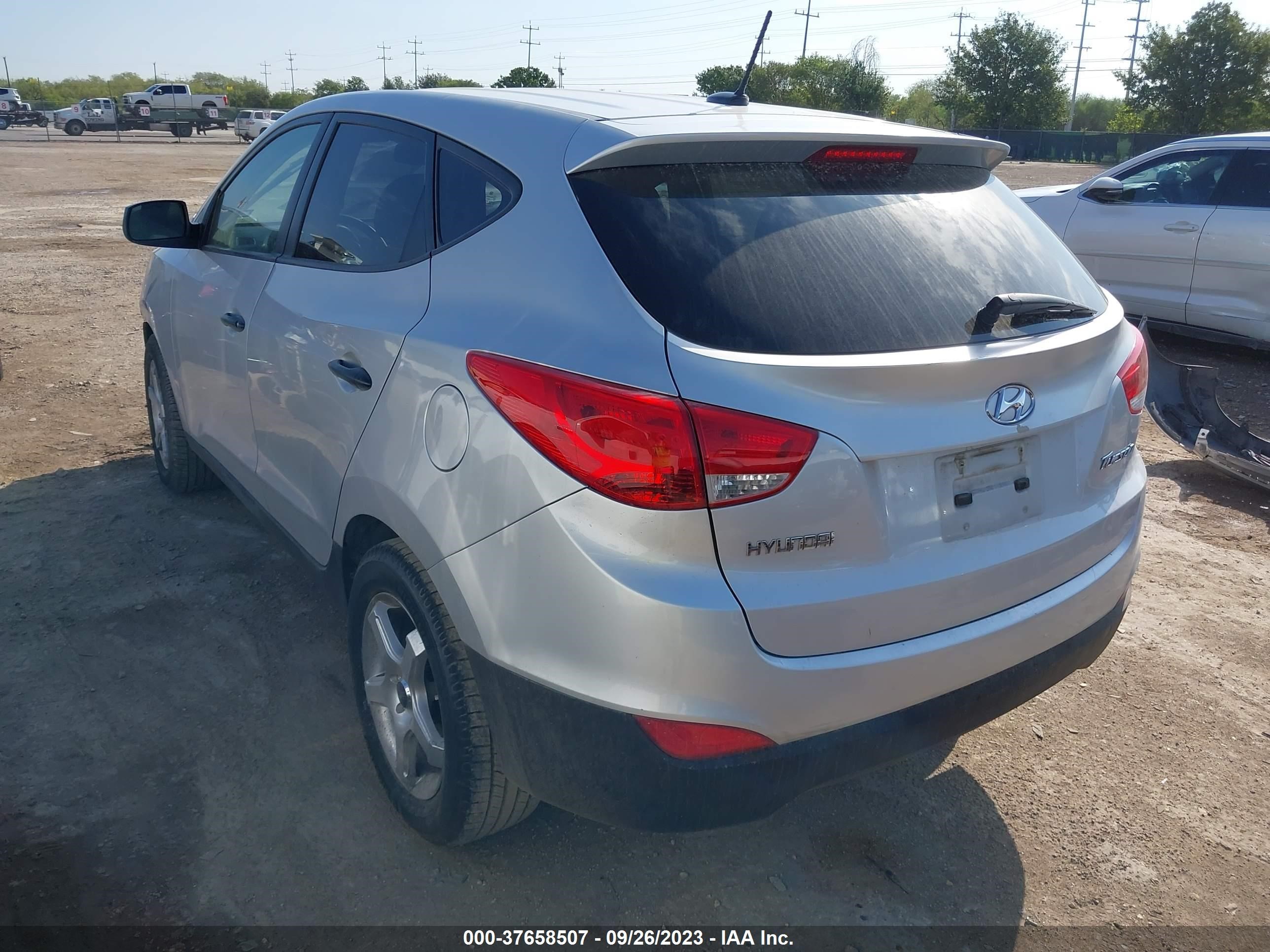 Photo 2 VIN: KM8JT3AB1CU490079 - HYUNDAI TUCSON 