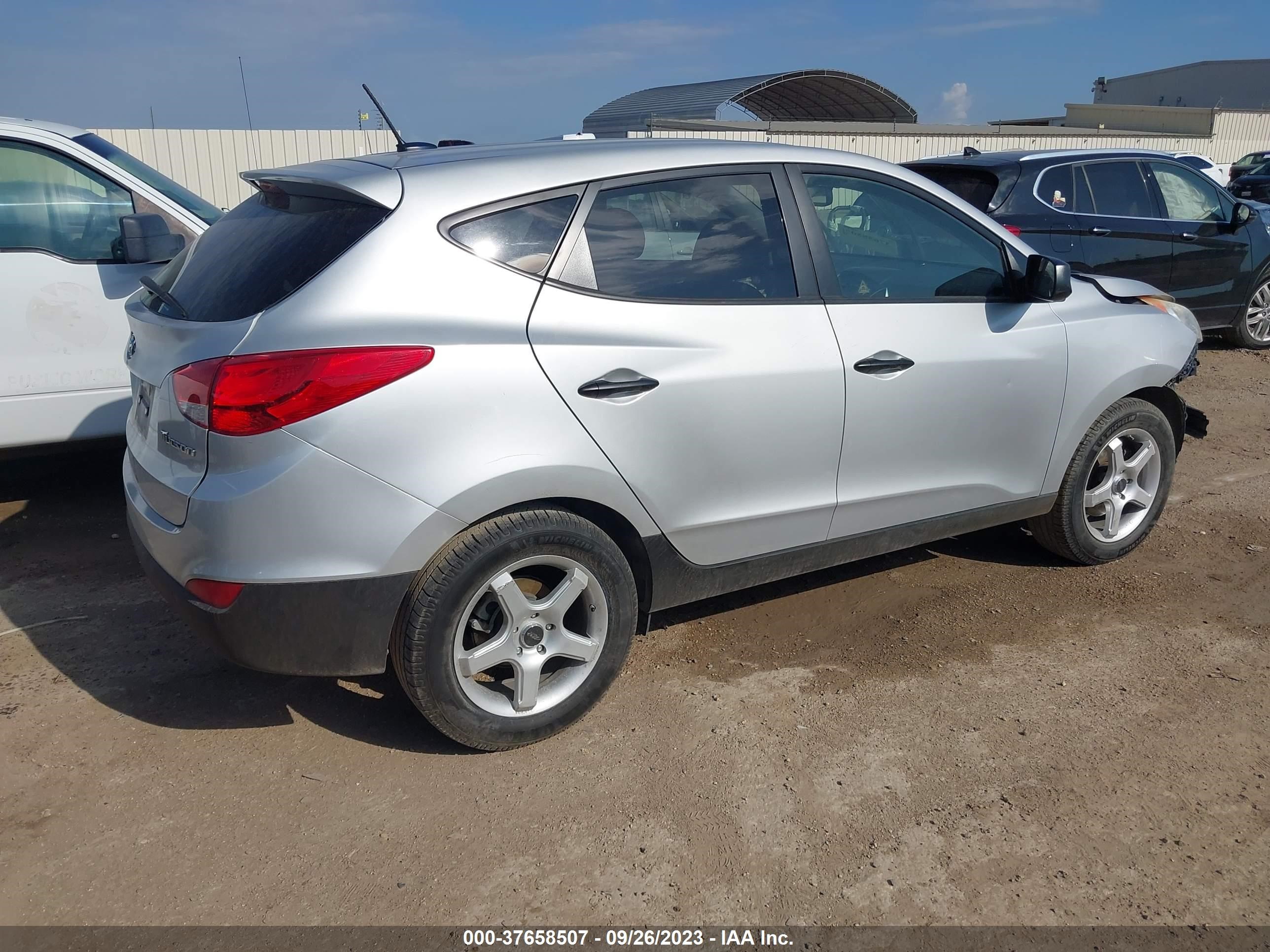 Photo 3 VIN: KM8JT3AB1CU490079 - HYUNDAI TUCSON 