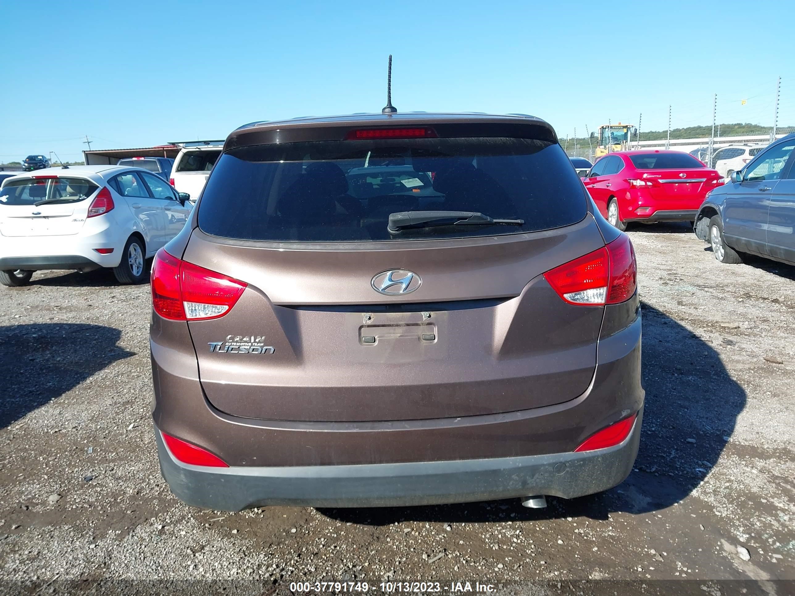 Photo 16 VIN: KM8JT3AF4FU981785 - HYUNDAI TUCSON 