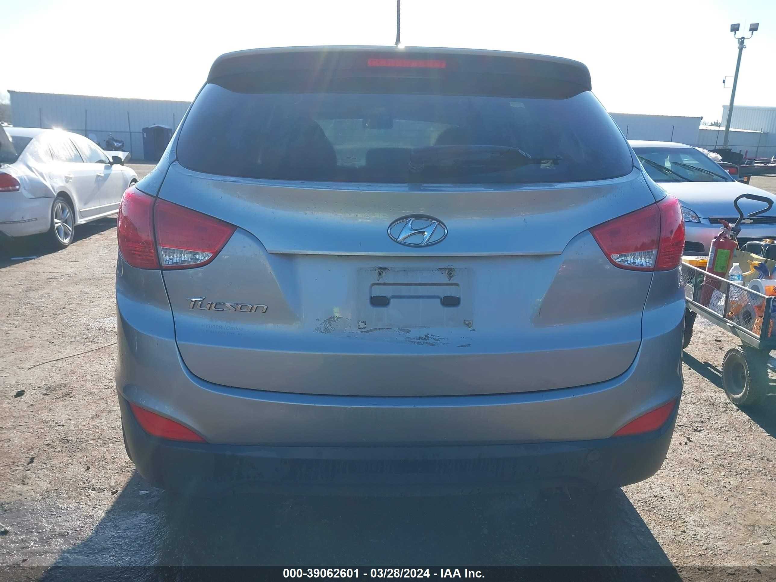 Photo 15 VIN: KM8JT3AF6FU063035 - HYUNDAI TUCSON 