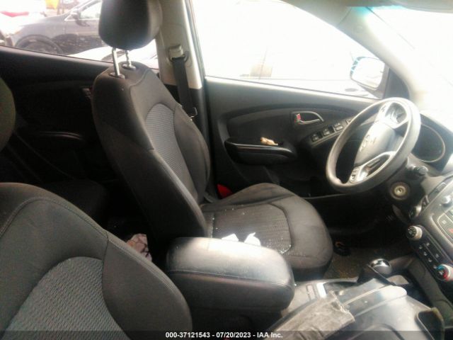 Photo 4 VIN: KM8JTCAF2FU031330 - HYUNDAI TUCSON 