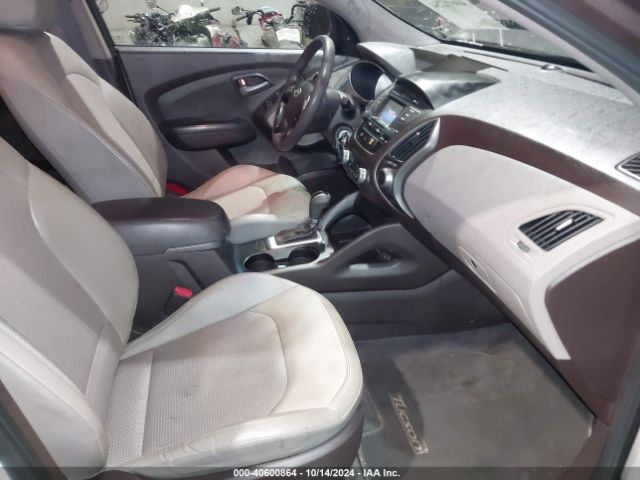 Photo 4 VIN: KM8JTCAF2FU967691 - HYUNDAI TUCSON 