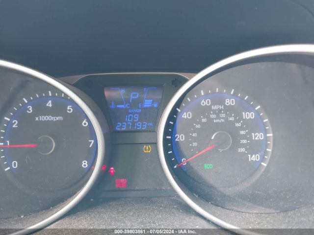 Photo 6 VIN: KM8JTCAF2FU997323 - HYUNDAI TUCSON 