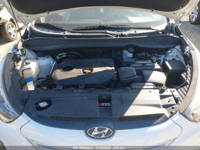 Photo 9 VIN: KM8JTCAF4FU050610 - HYUNDAI TUCSON 