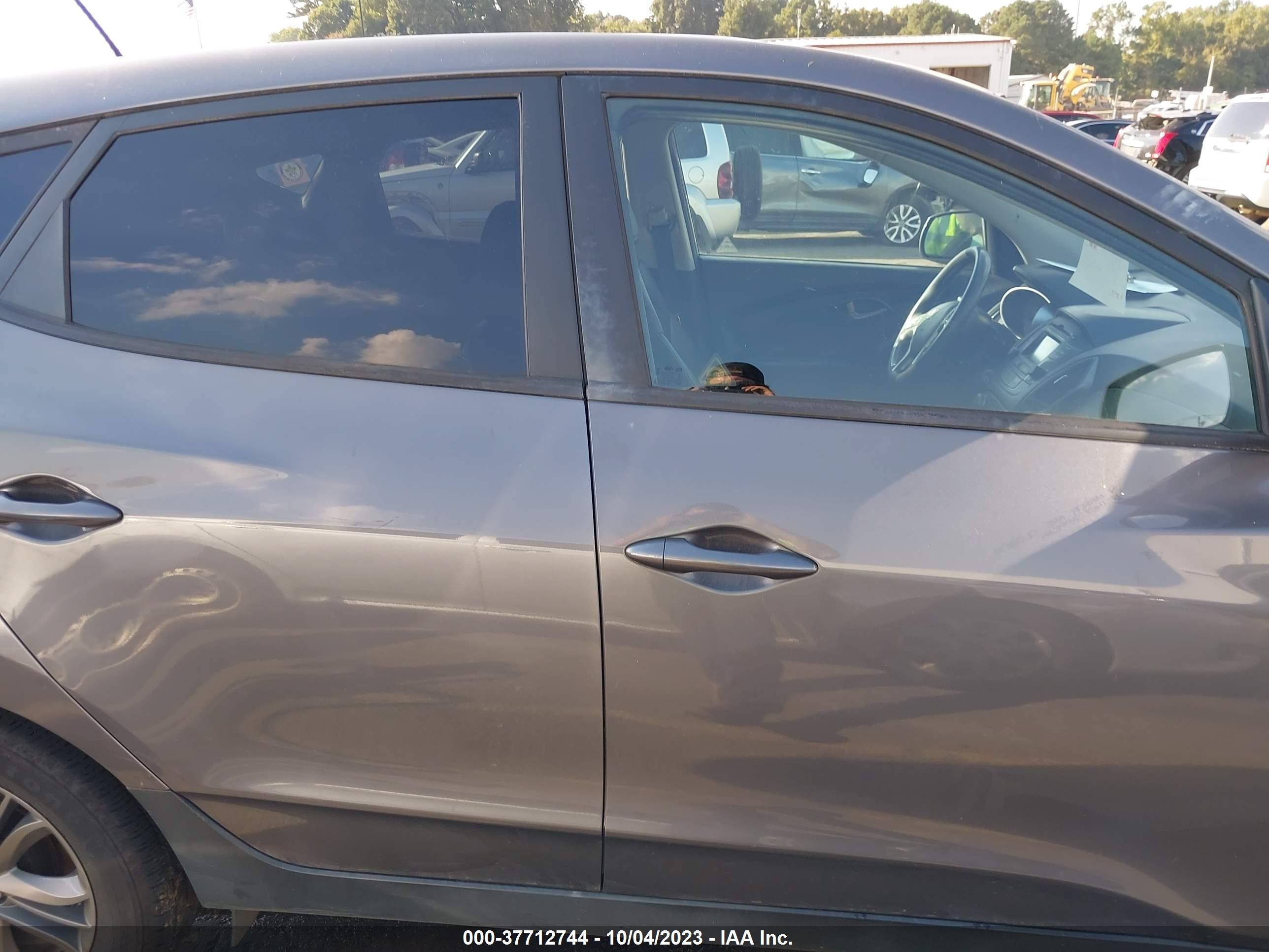 Photo 12 VIN: KM8JTCAF8FU964097 - HYUNDAI TUCSON 