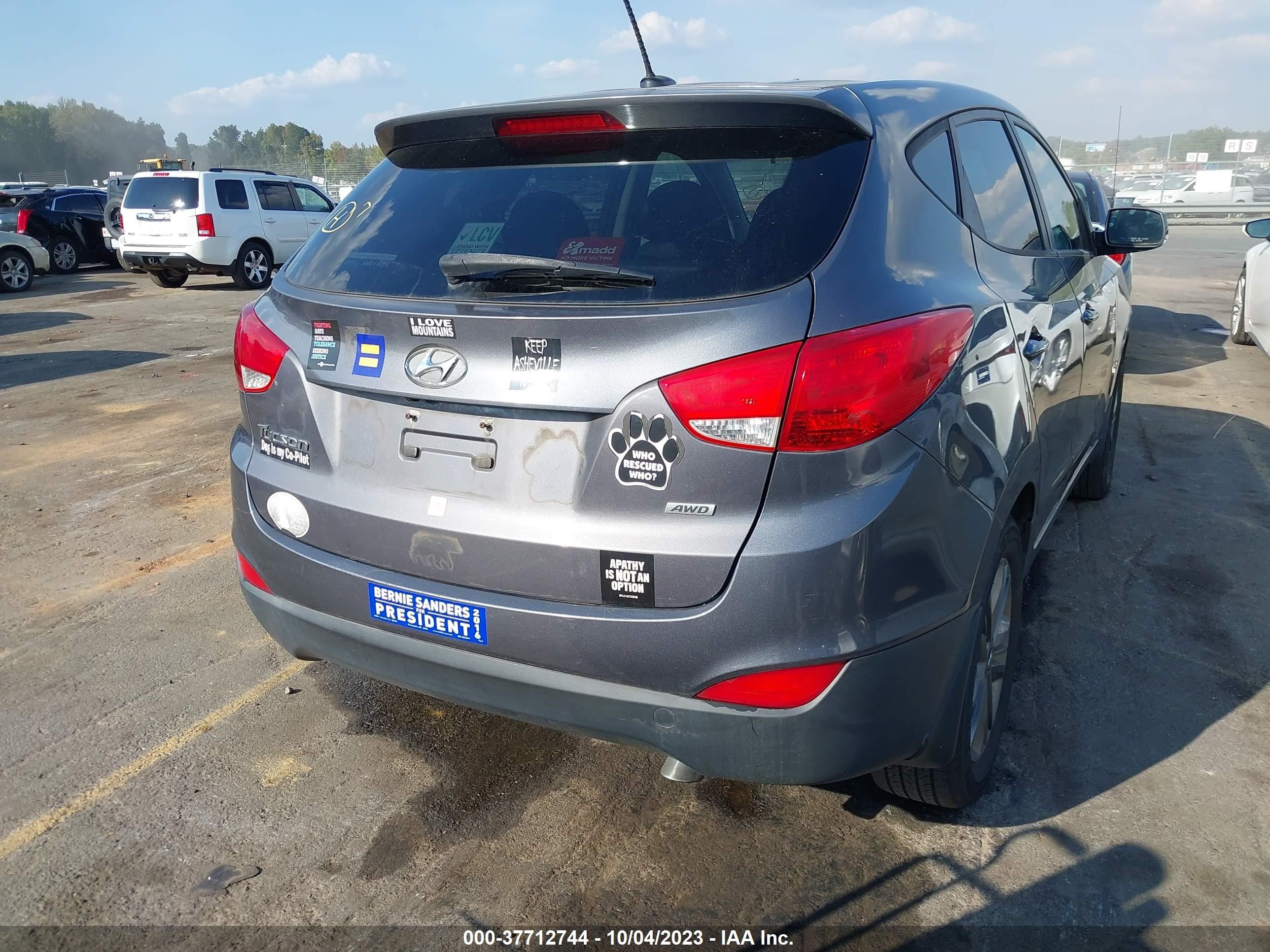 Photo 15 VIN: KM8JTCAF8FU964097 - HYUNDAI TUCSON 