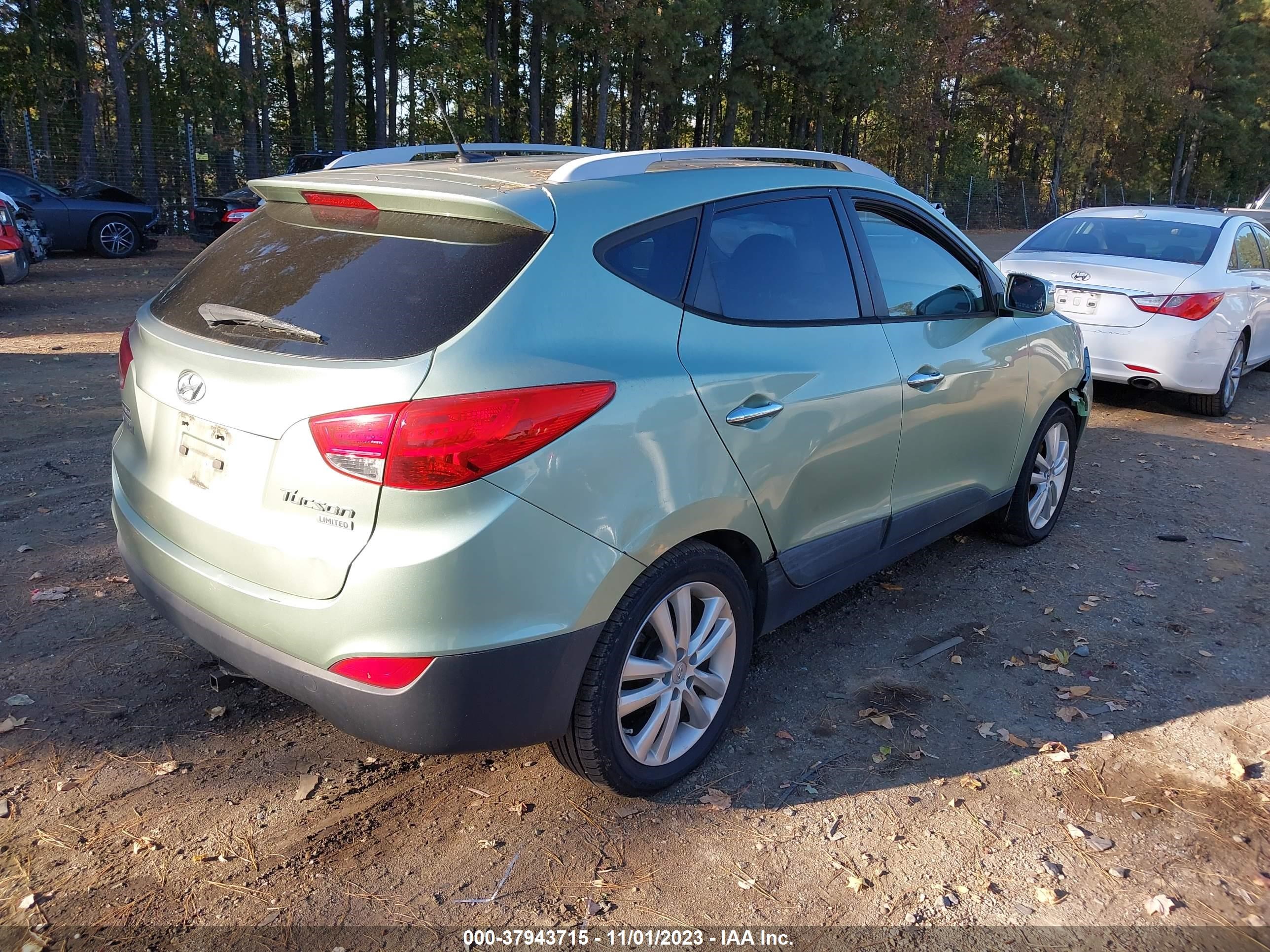 Photo 3 VIN: KM8JU3AC0BU244323 - HYUNDAI TUCSON 