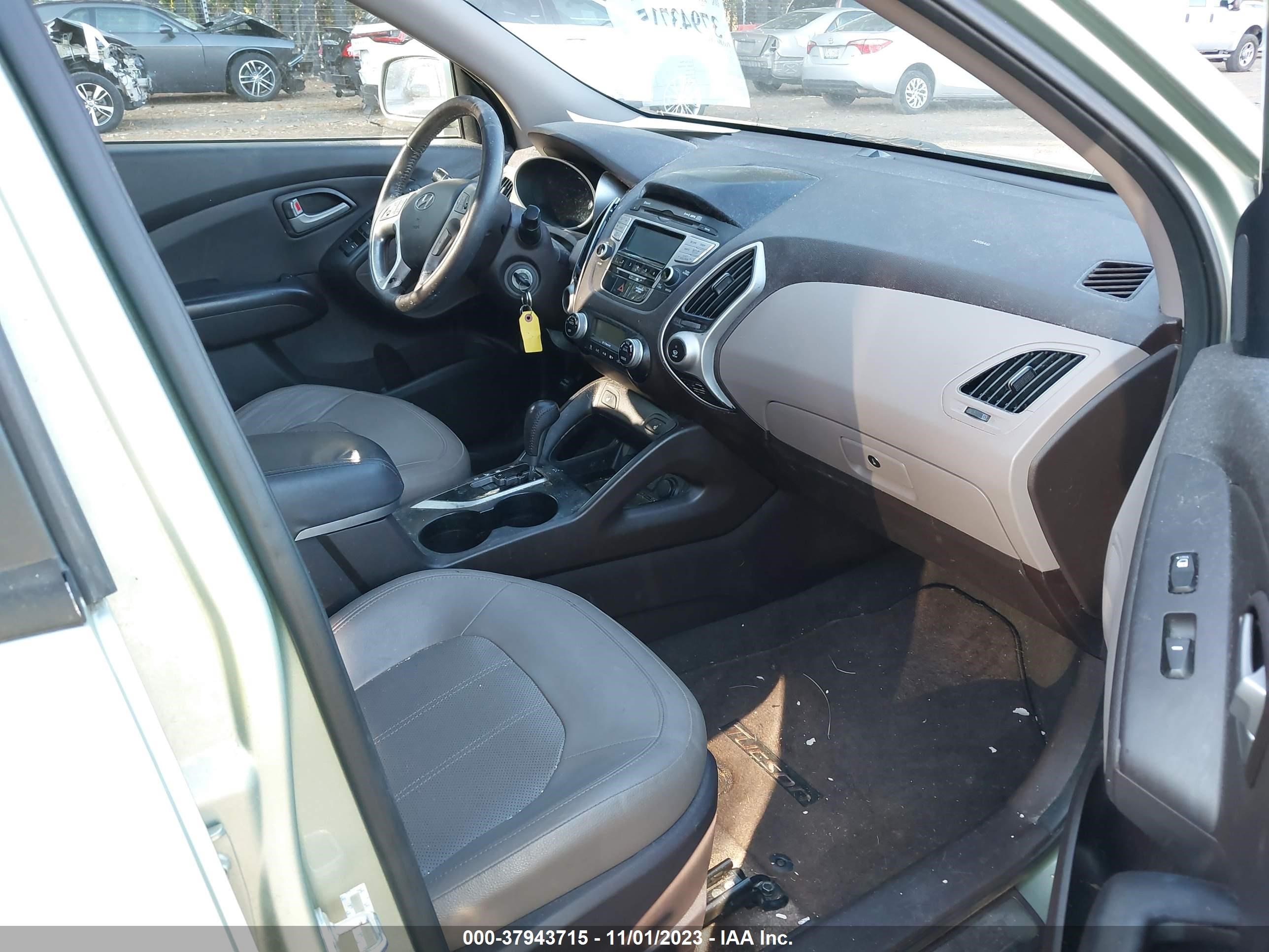 Photo 4 VIN: KM8JU3AC0BU244323 - HYUNDAI TUCSON 