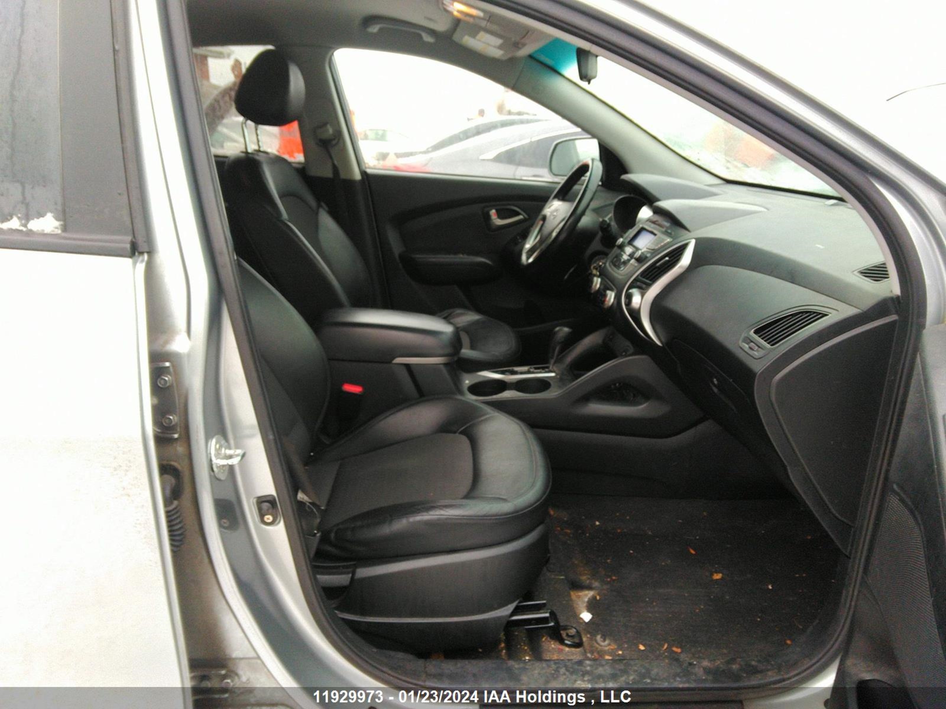 Photo 4 VIN: KM8JU3AC2BU174209 - HYUNDAI TUCSON 