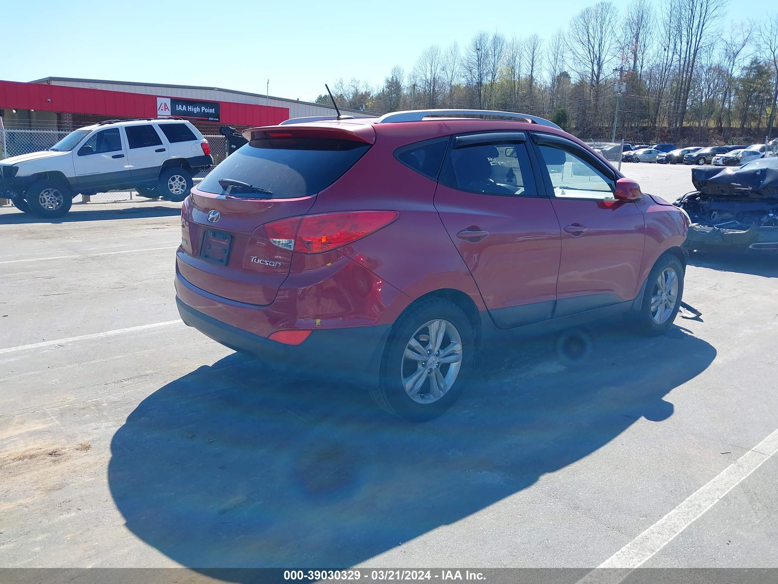 Photo 3 VIN: KM8JU3AC2BU190121 - HYUNDAI TUCSON 