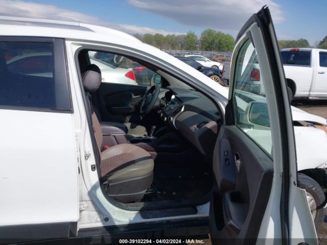 Photo 4 VIN: KM8JU3AC2CU469215 - HYUNDAI TUCSON 