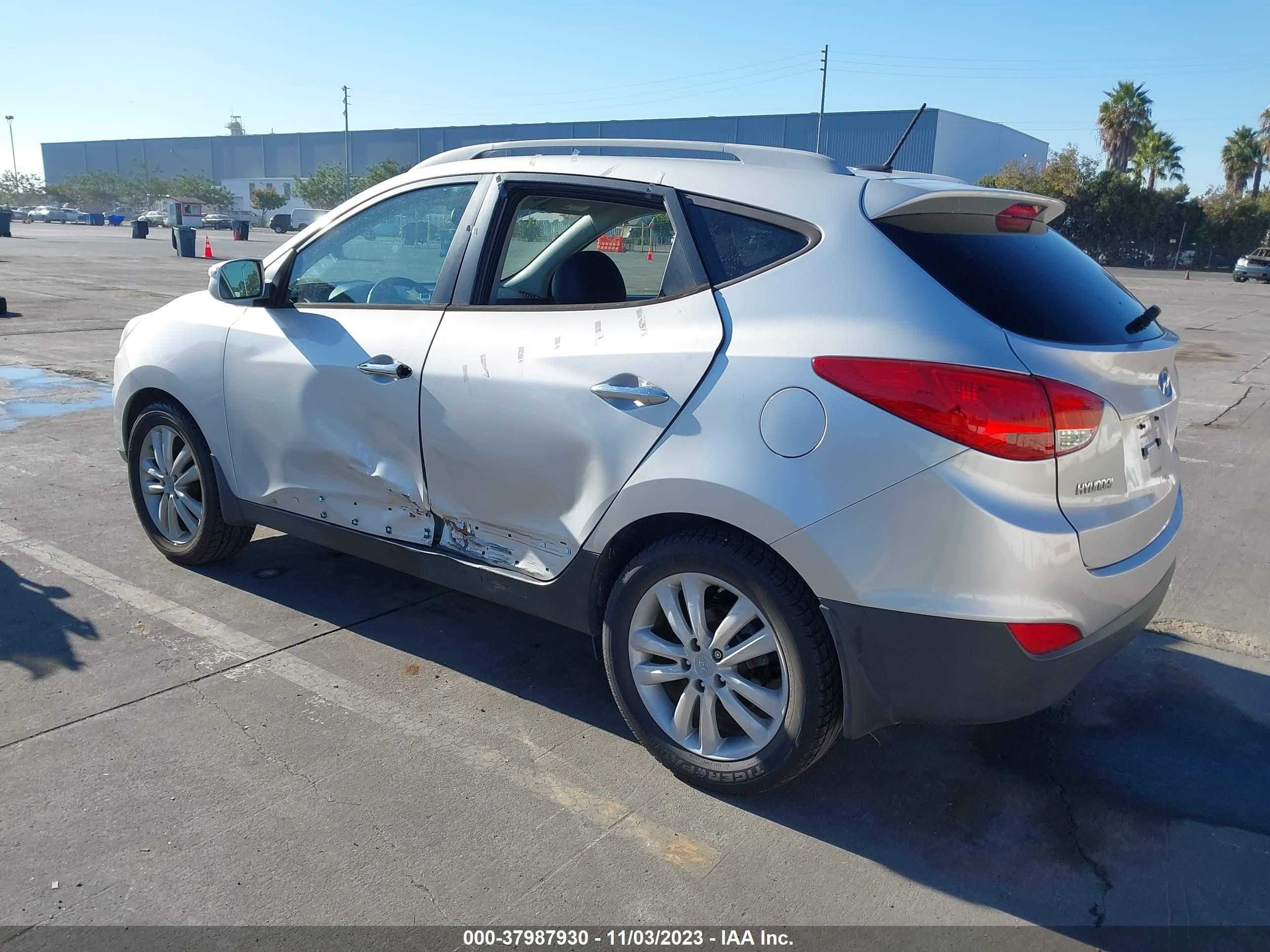 Photo 2 VIN: KM8JU3AC3BU157094 - HYUNDAI TUCSON 