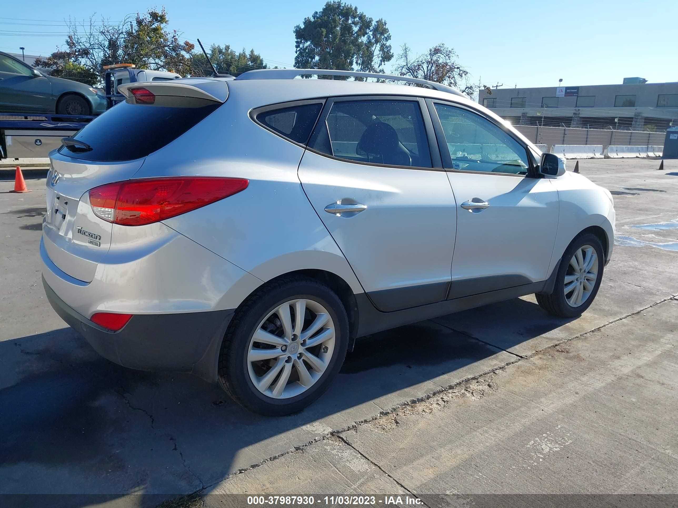 Photo 3 VIN: KM8JU3AC3BU157094 - HYUNDAI TUCSON 