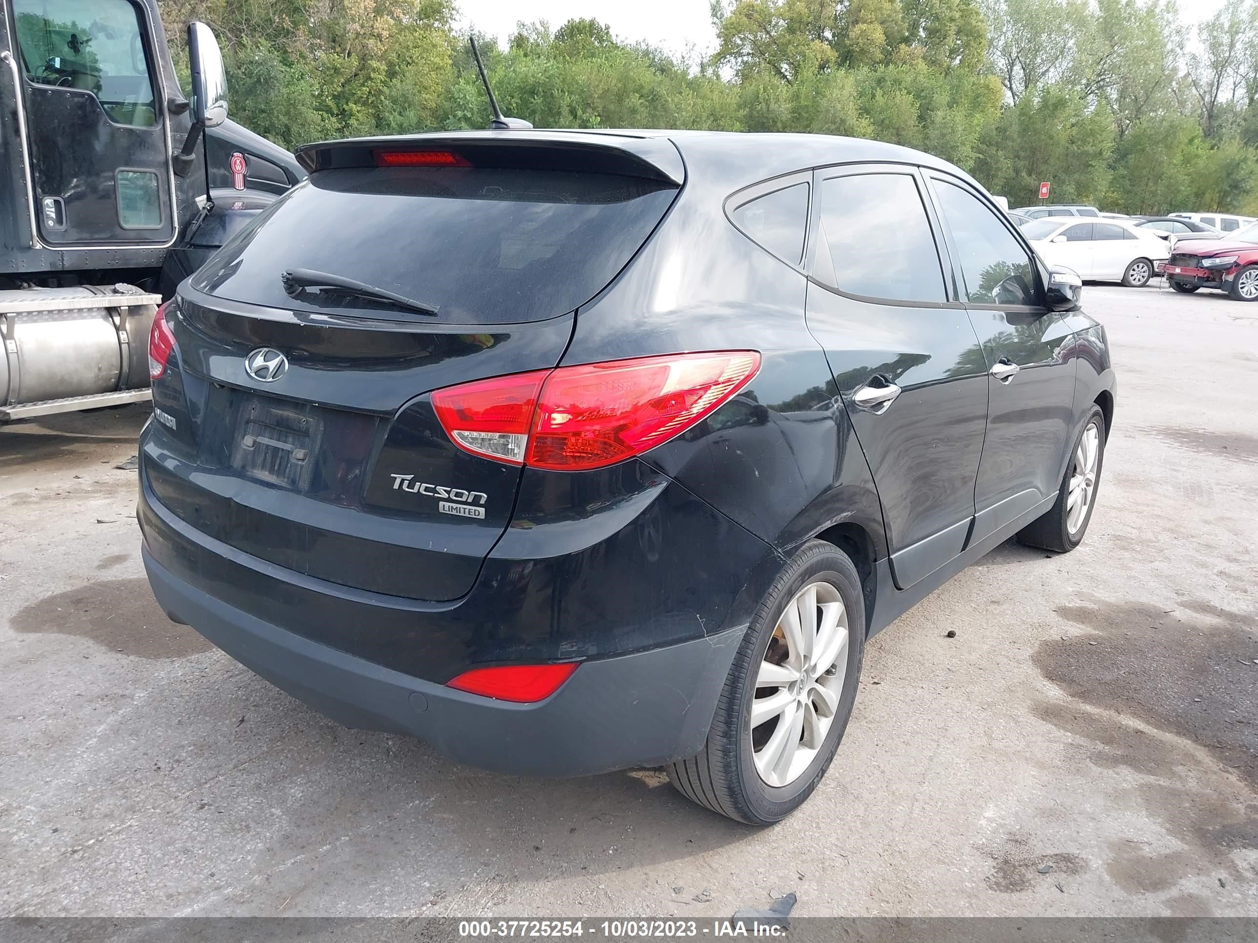 Photo 3 VIN: KM8JU3AC3BU203166 - HYUNDAI TUCSON 