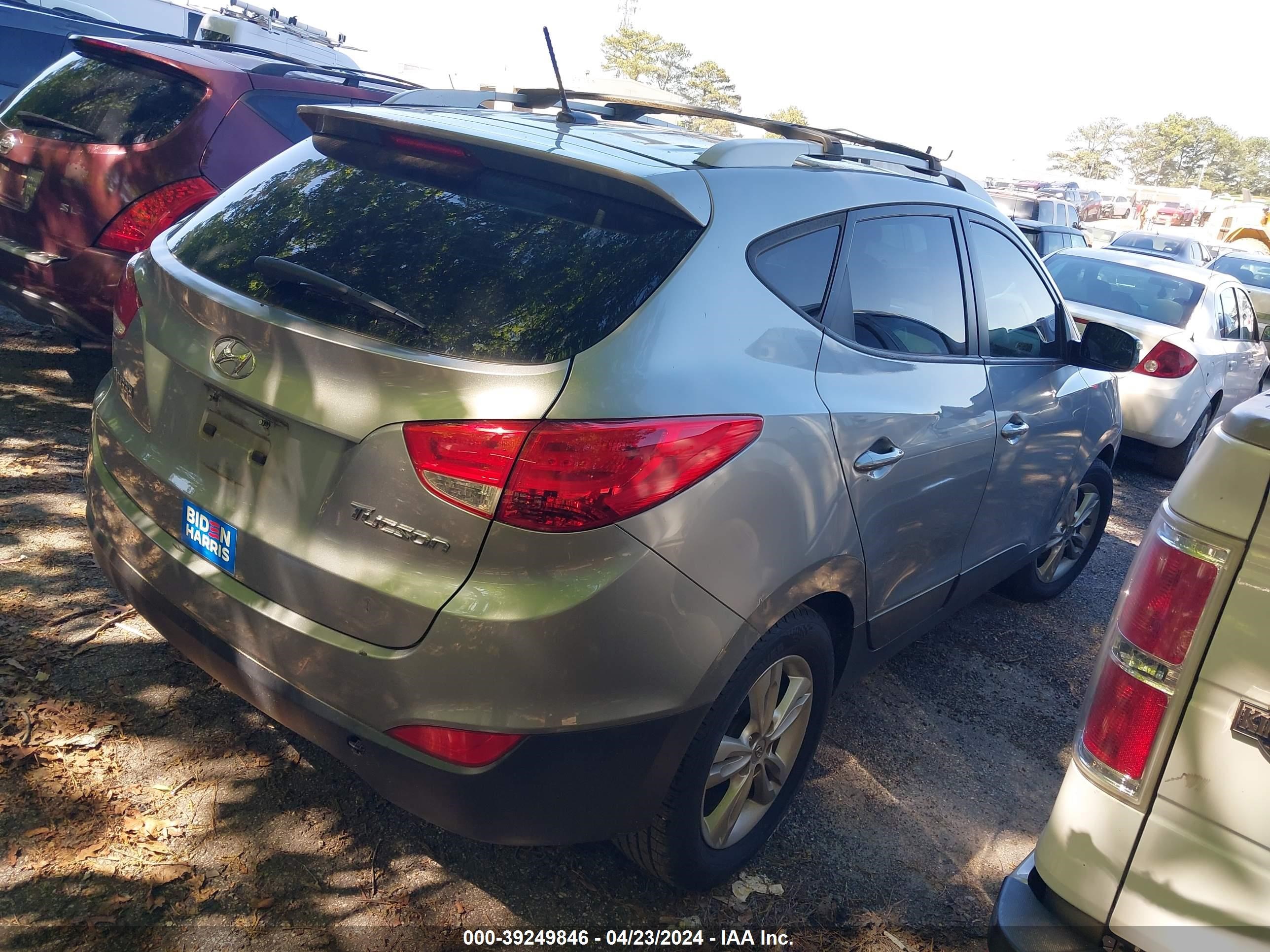 Photo 3 VIN: KM8JU3AC4CU405287 - HYUNDAI TUCSON 