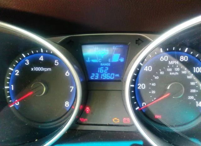 Photo 6 VIN: KM8JU3AC5BU188556 - HYUNDAI TUCSON 