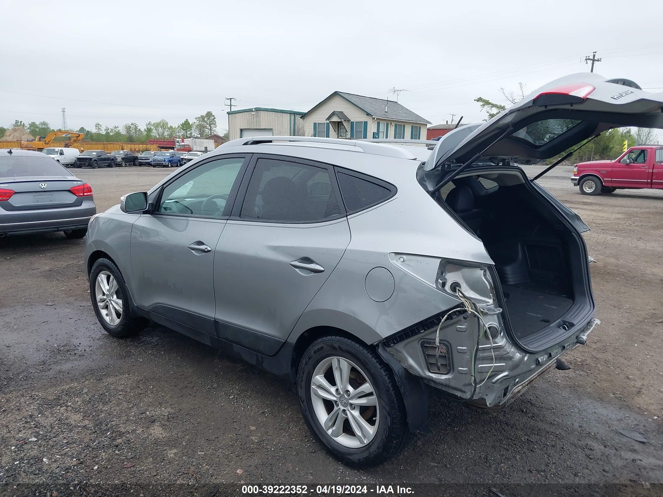 Photo 2 VIN: KM8JU3AC5CU370677 - HYUNDAI TUCSON 