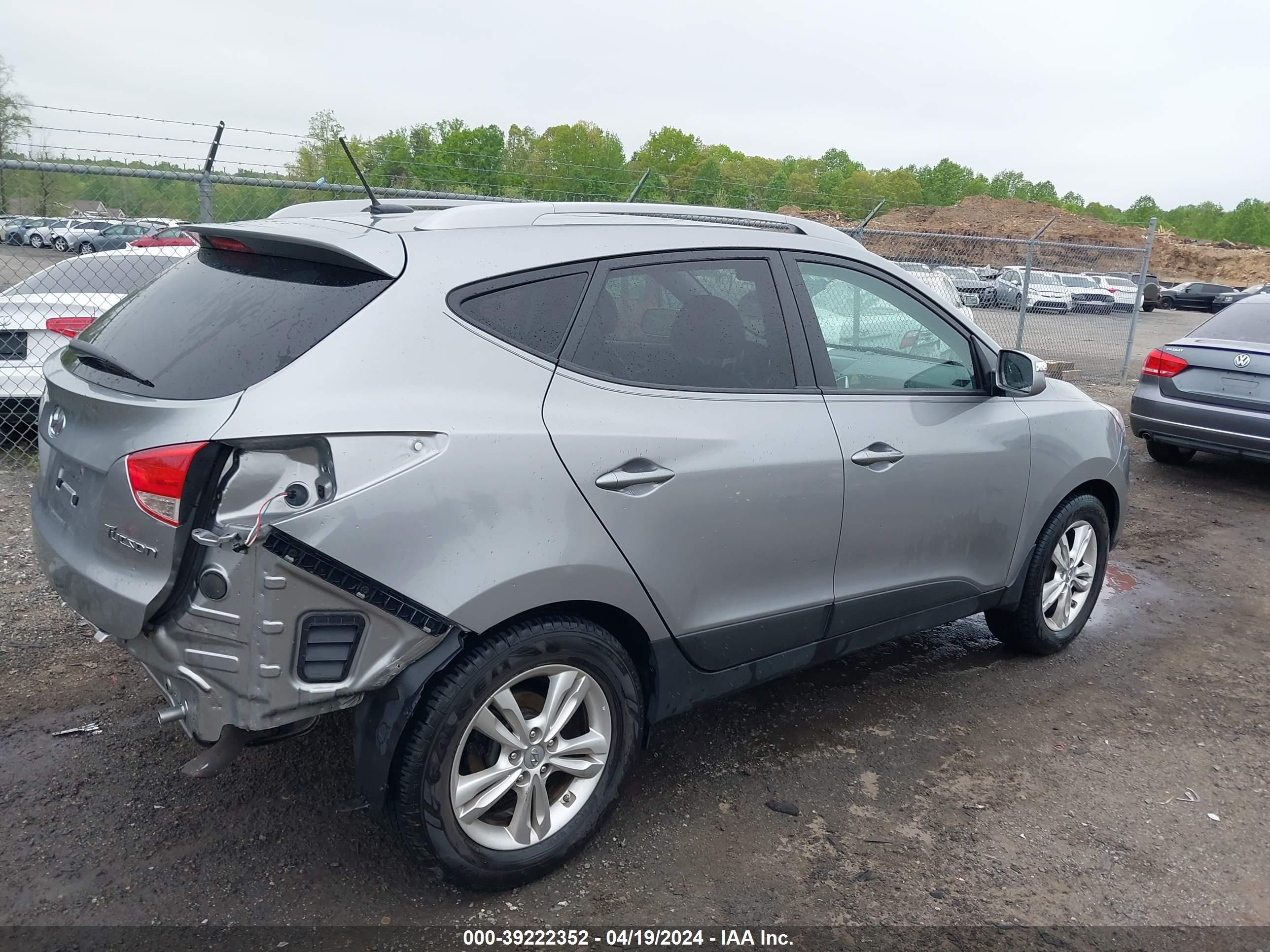 Photo 3 VIN: KM8JU3AC5CU370677 - HYUNDAI TUCSON 