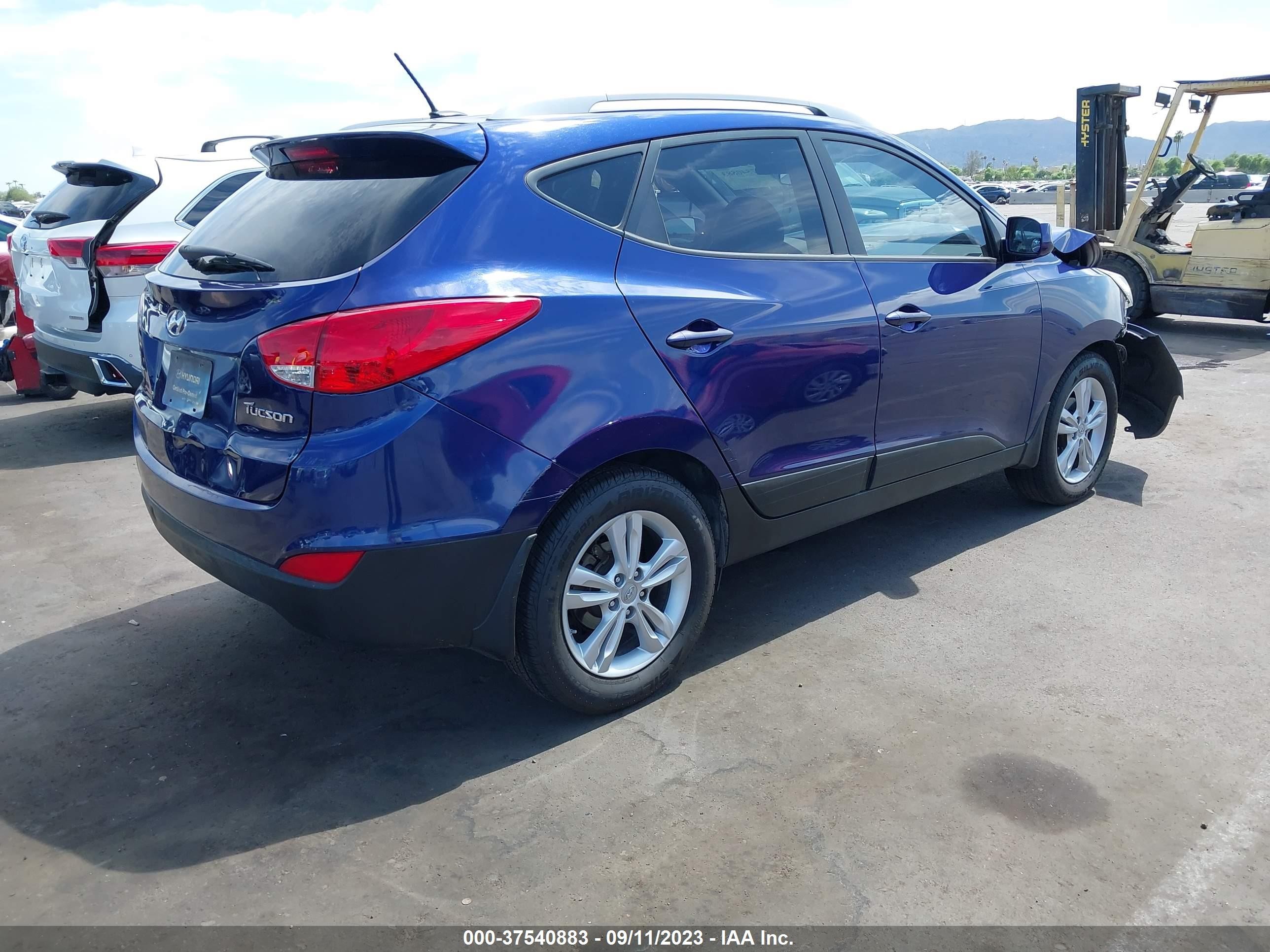 Photo 3 VIN: KM8JU3AC9BU157178 - HYUNDAI TUCSON 