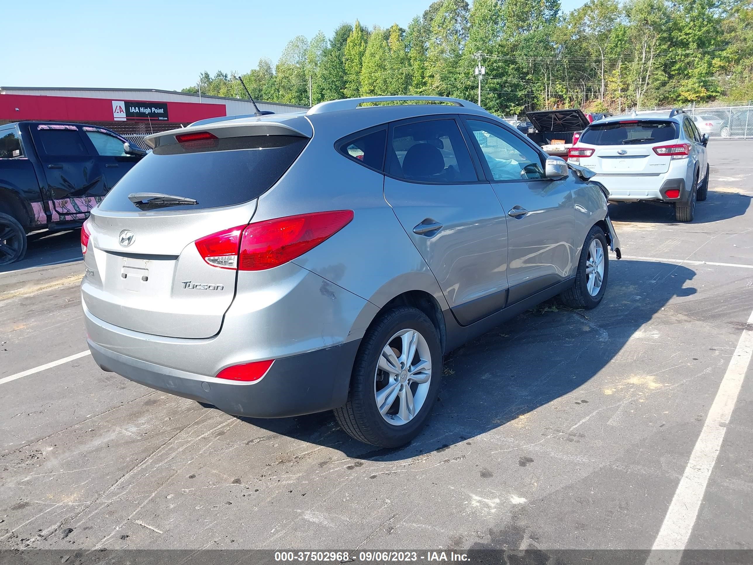 Photo 3 VIN: KM8JU3AC9DU758920 - HYUNDAI TUCSON 