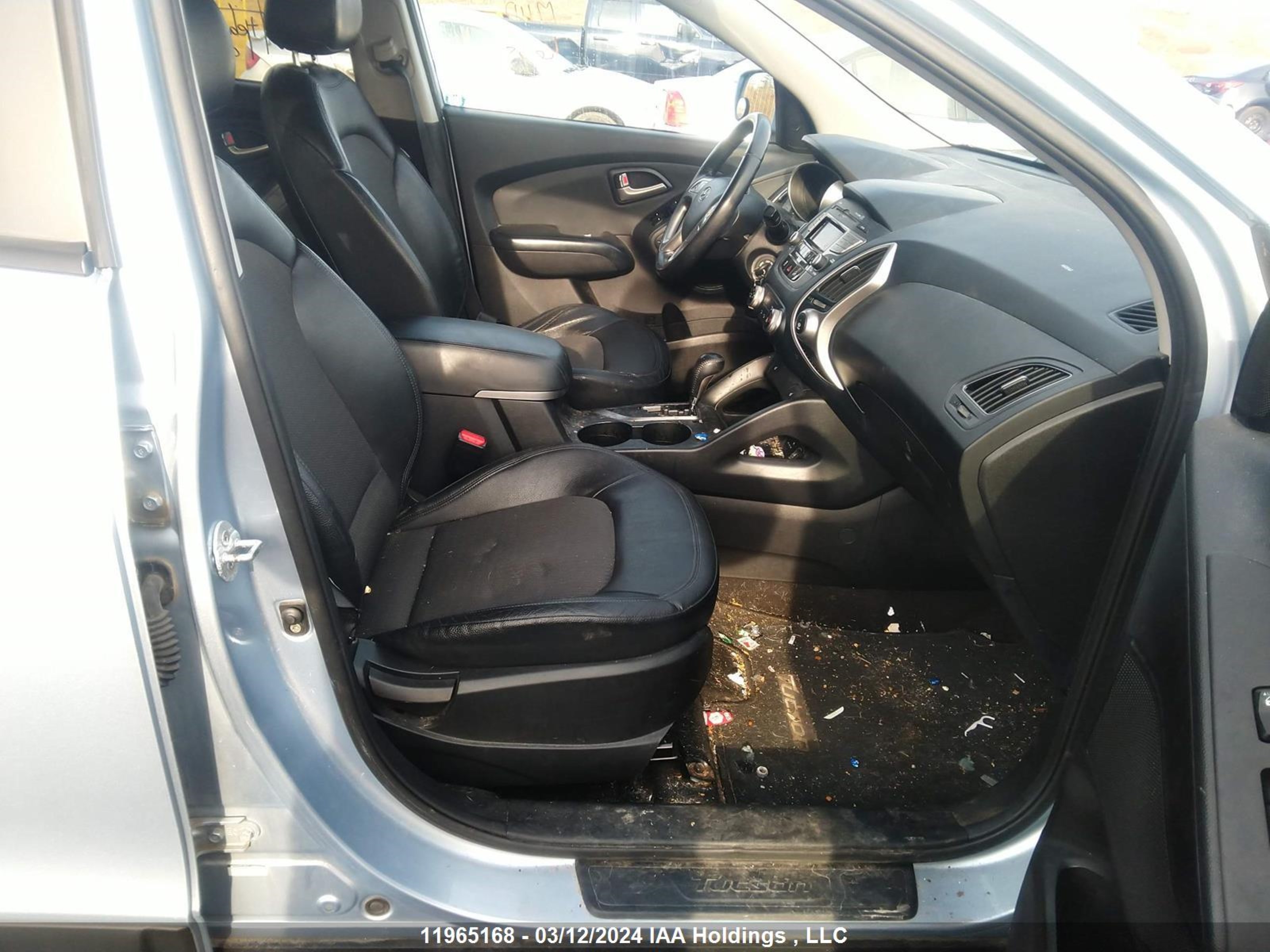 Photo 4 VIN: KM8JU3ACXBU313549 - HYUNDAI TUCSON 