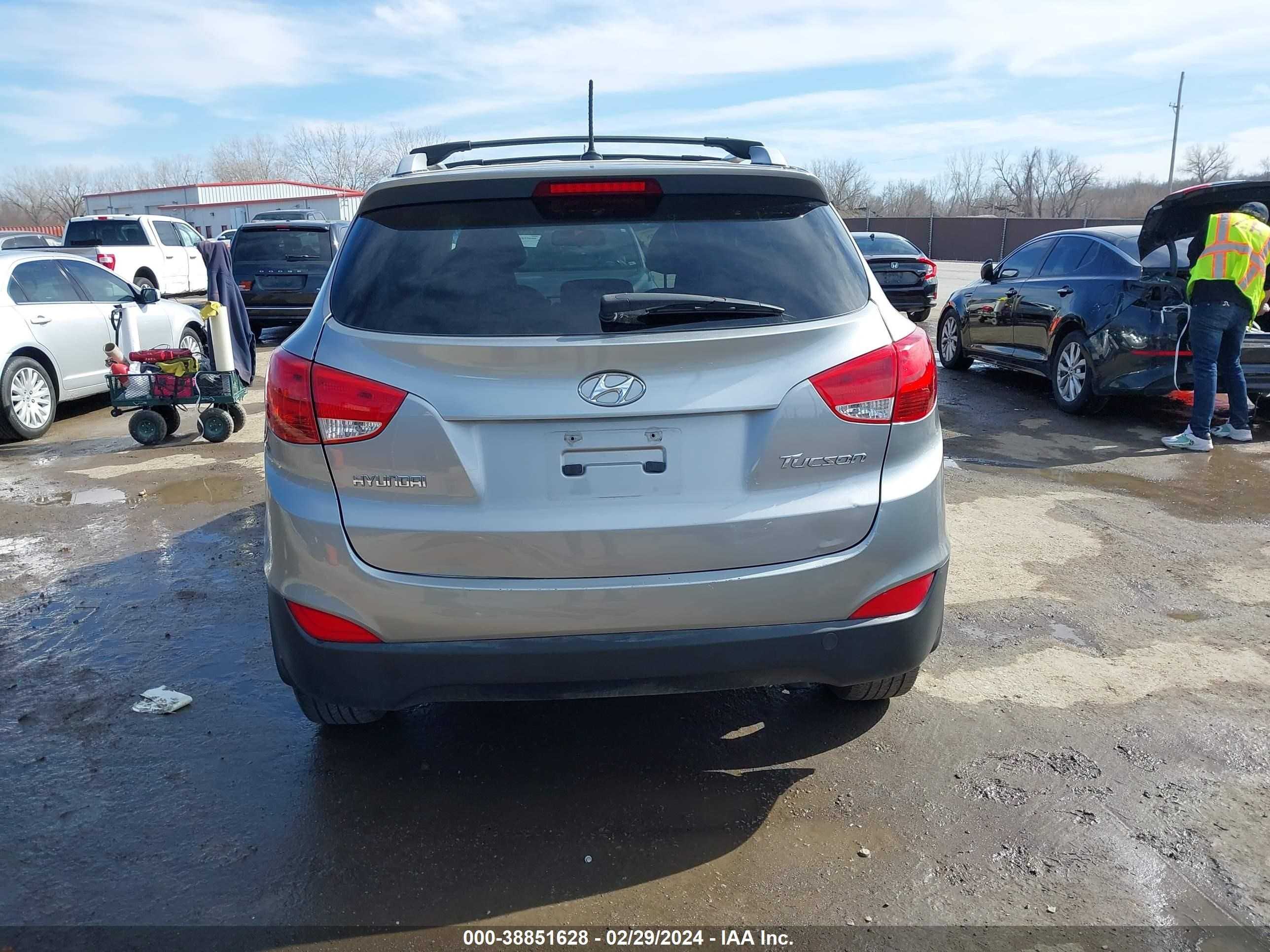 Photo 16 VIN: KM8JU3ACXCU442991 - HYUNDAI TUCSON 