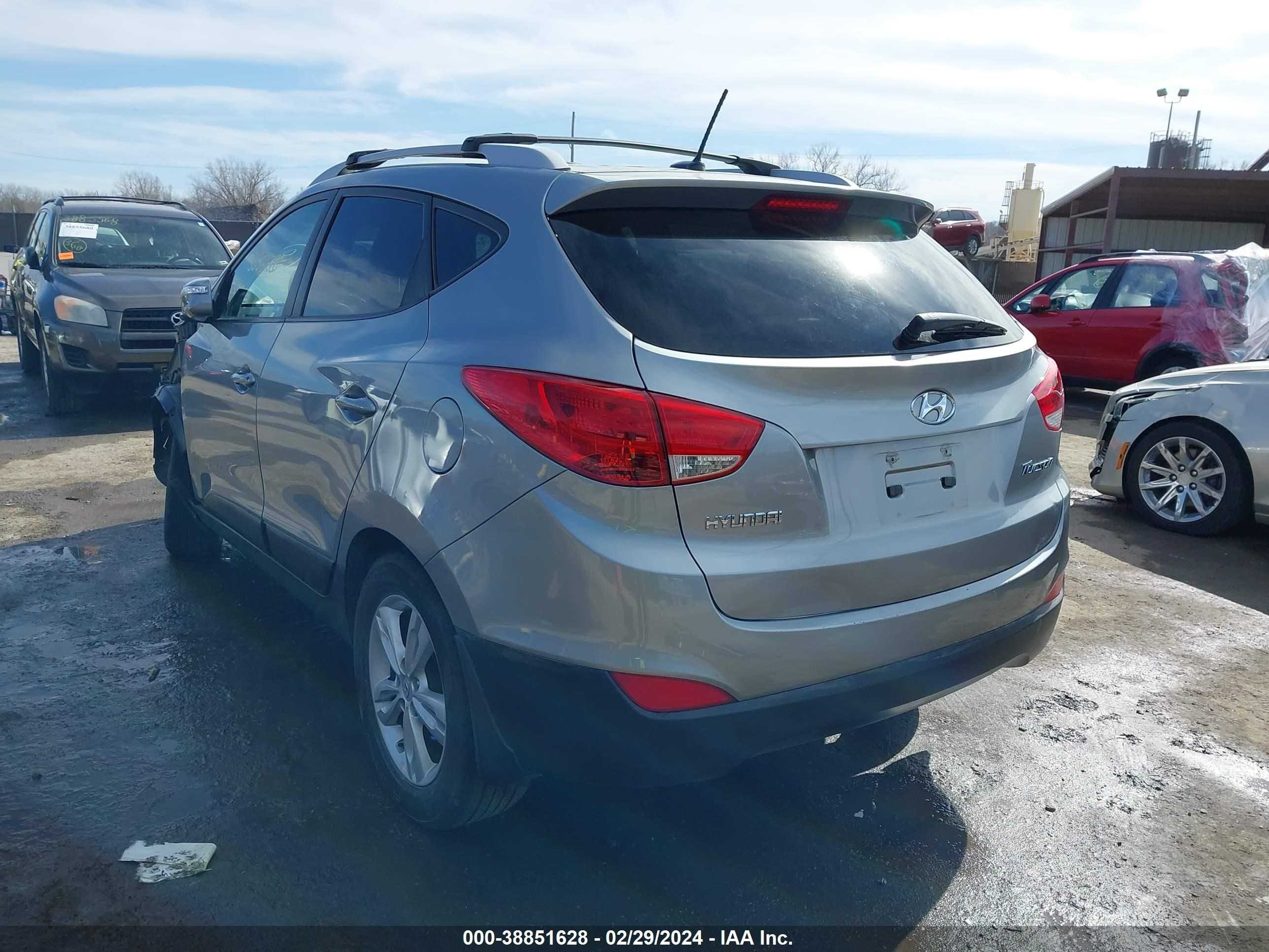 Photo 2 VIN: KM8JU3ACXCU442991 - HYUNDAI TUCSON 