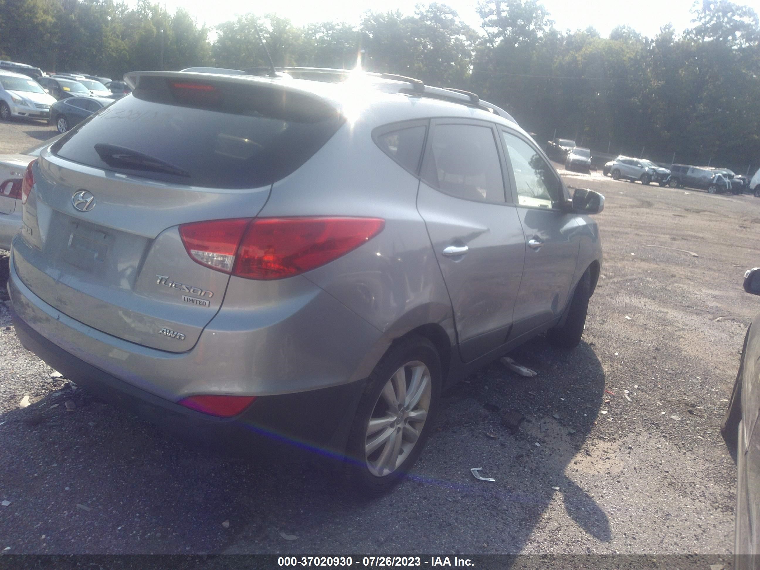 Photo 3 VIN: KM8JUCAC0CU466071 - HYUNDAI TUCSON 