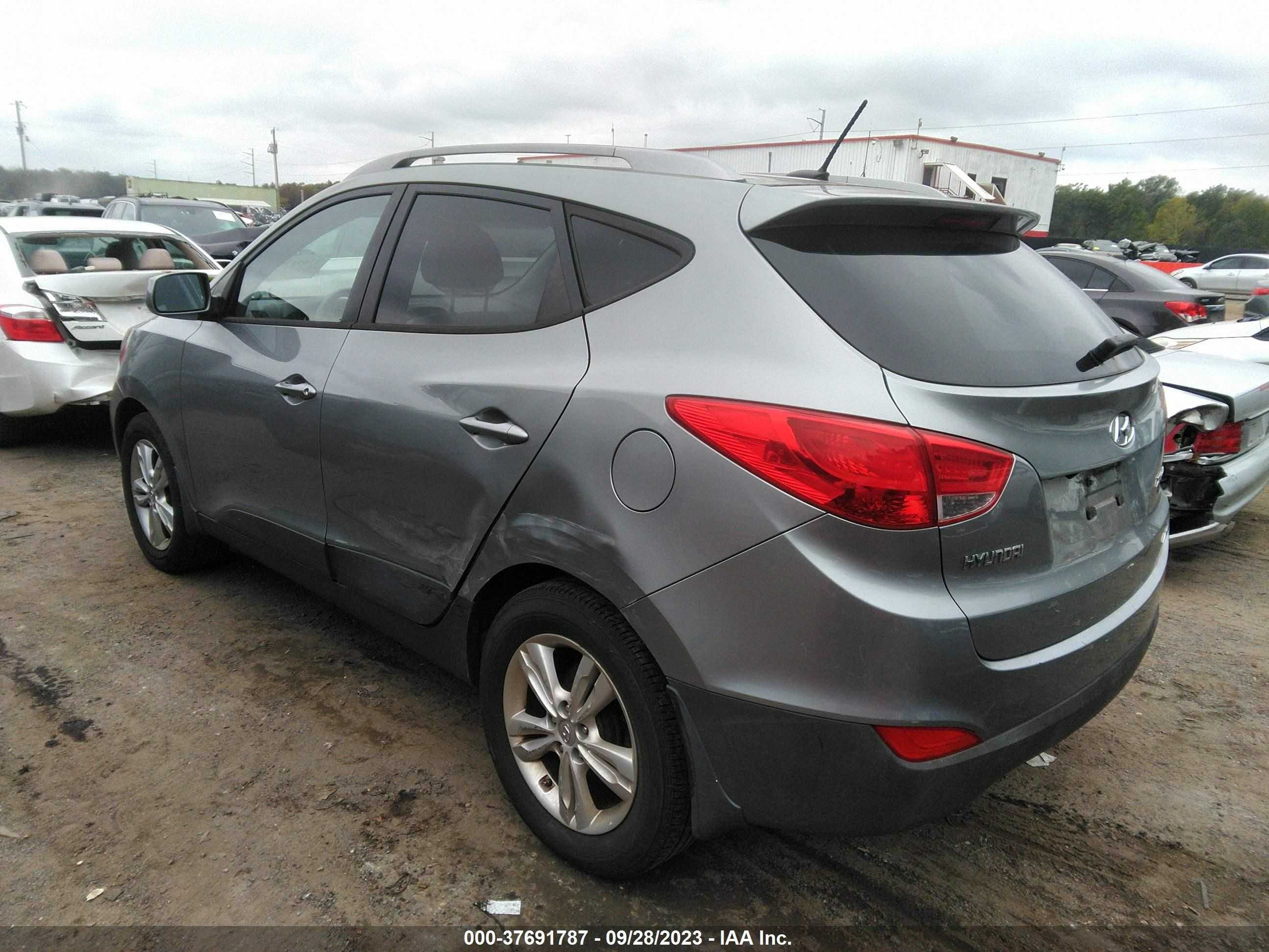 Photo 2 VIN: KM8JUCAC3BU272178 - HYUNDAI TUCSON 