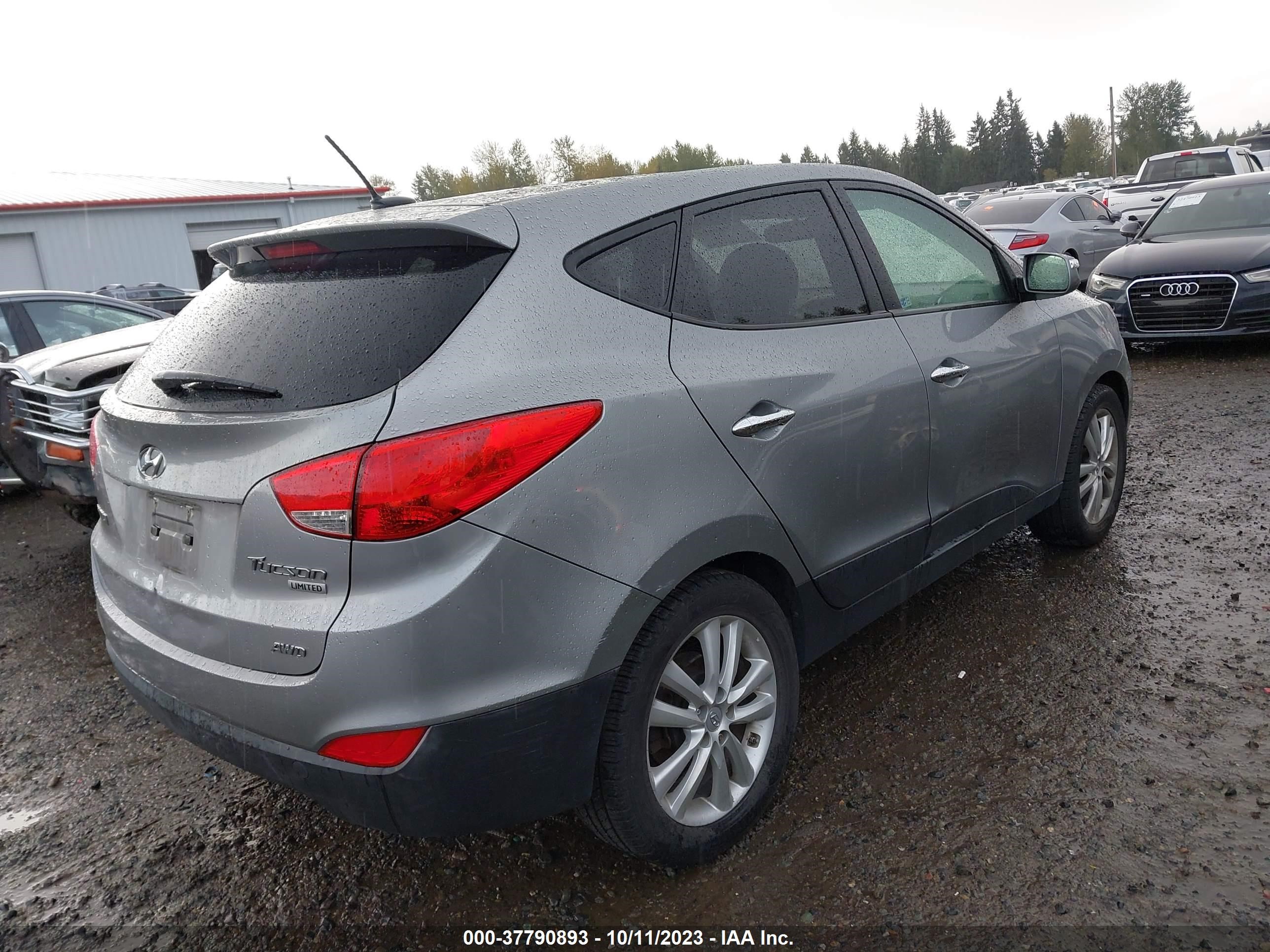 Photo 3 VIN: KM8JUCAC3BU311724 - HYUNDAI TUCSON 