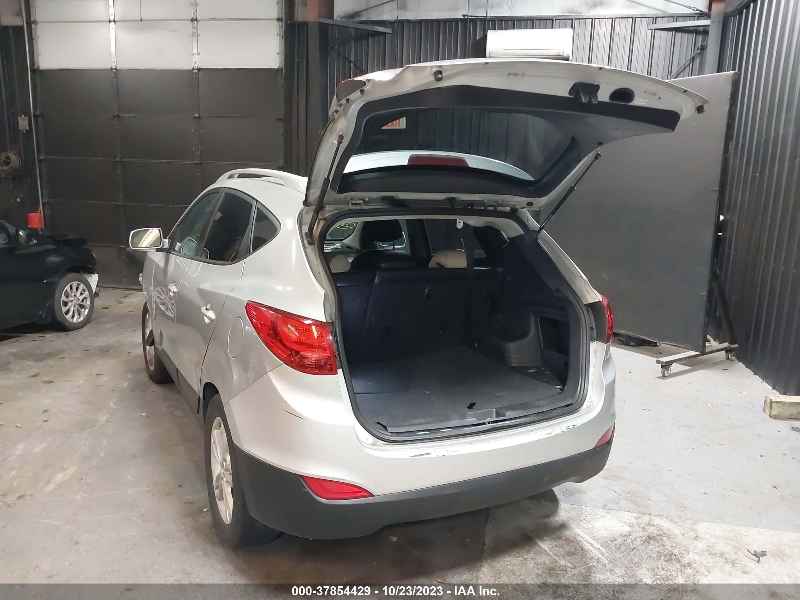 Photo 2 VIN: KM8JUCAC4BU207064 - HYUNDAI TUCSON 