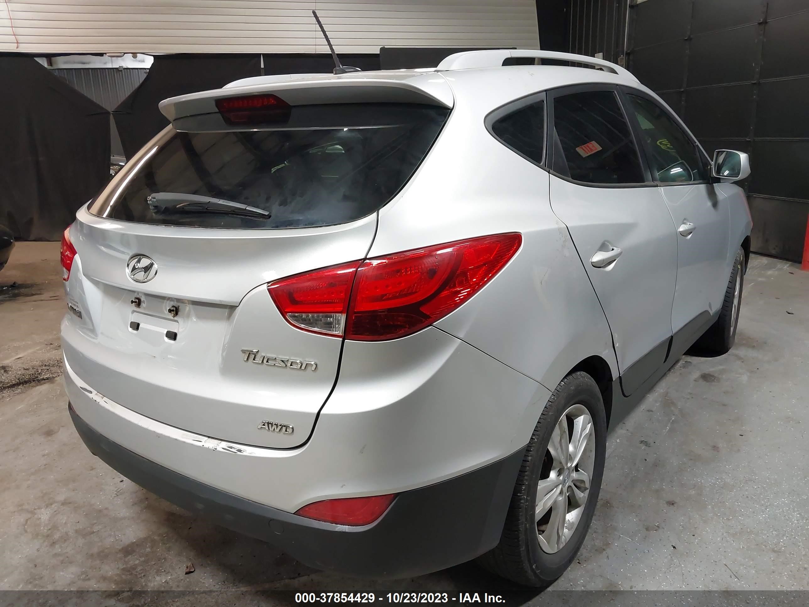 Photo 3 VIN: KM8JUCAC4BU207064 - HYUNDAI TUCSON 