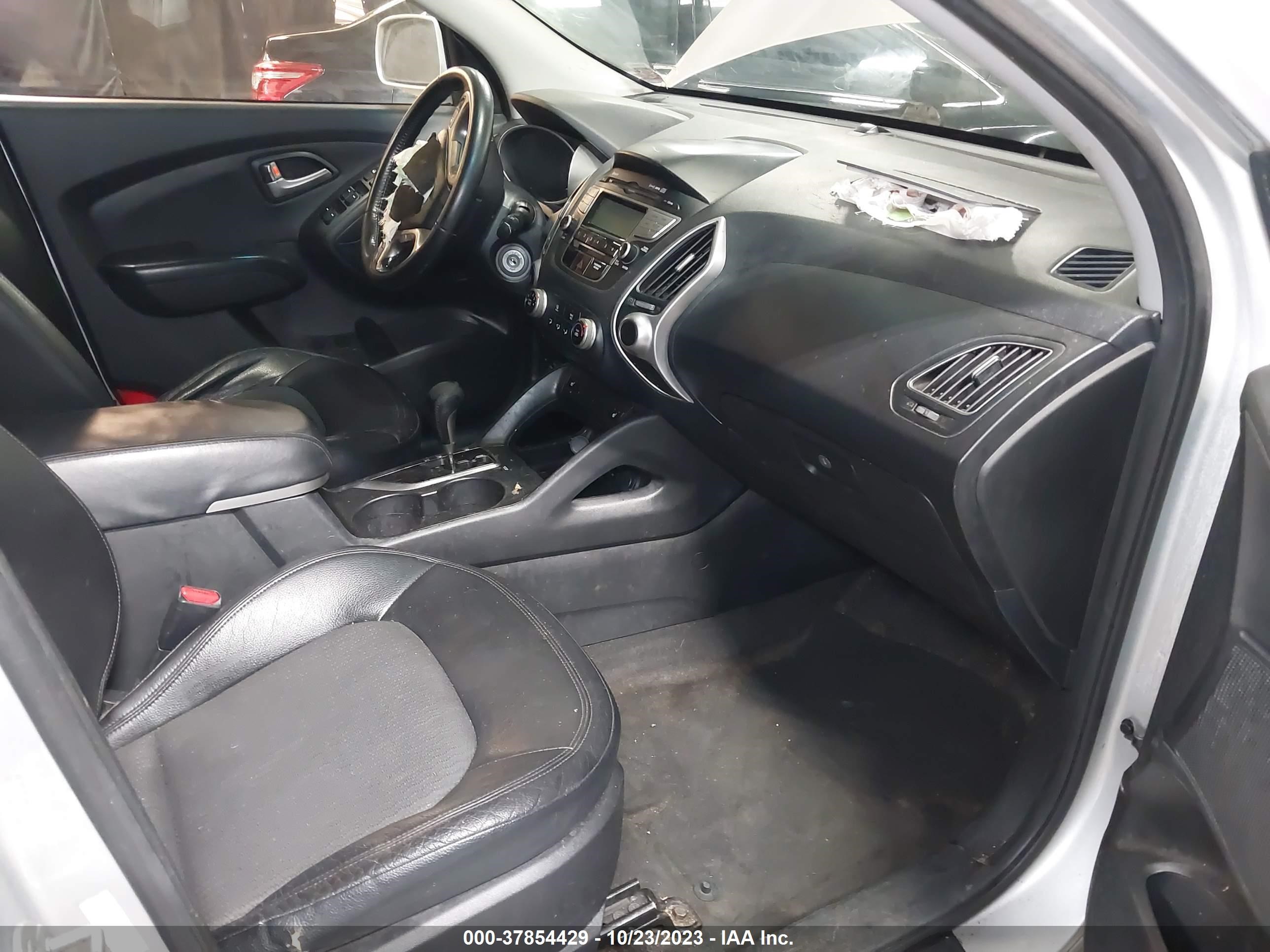 Photo 4 VIN: KM8JUCAC4BU207064 - HYUNDAI TUCSON 