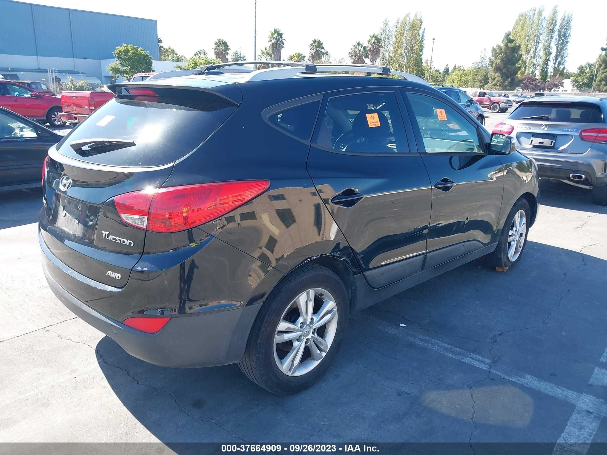 Photo 3 VIN: KM8JUCAC4CU352719 - HYUNDAI TUCSON 