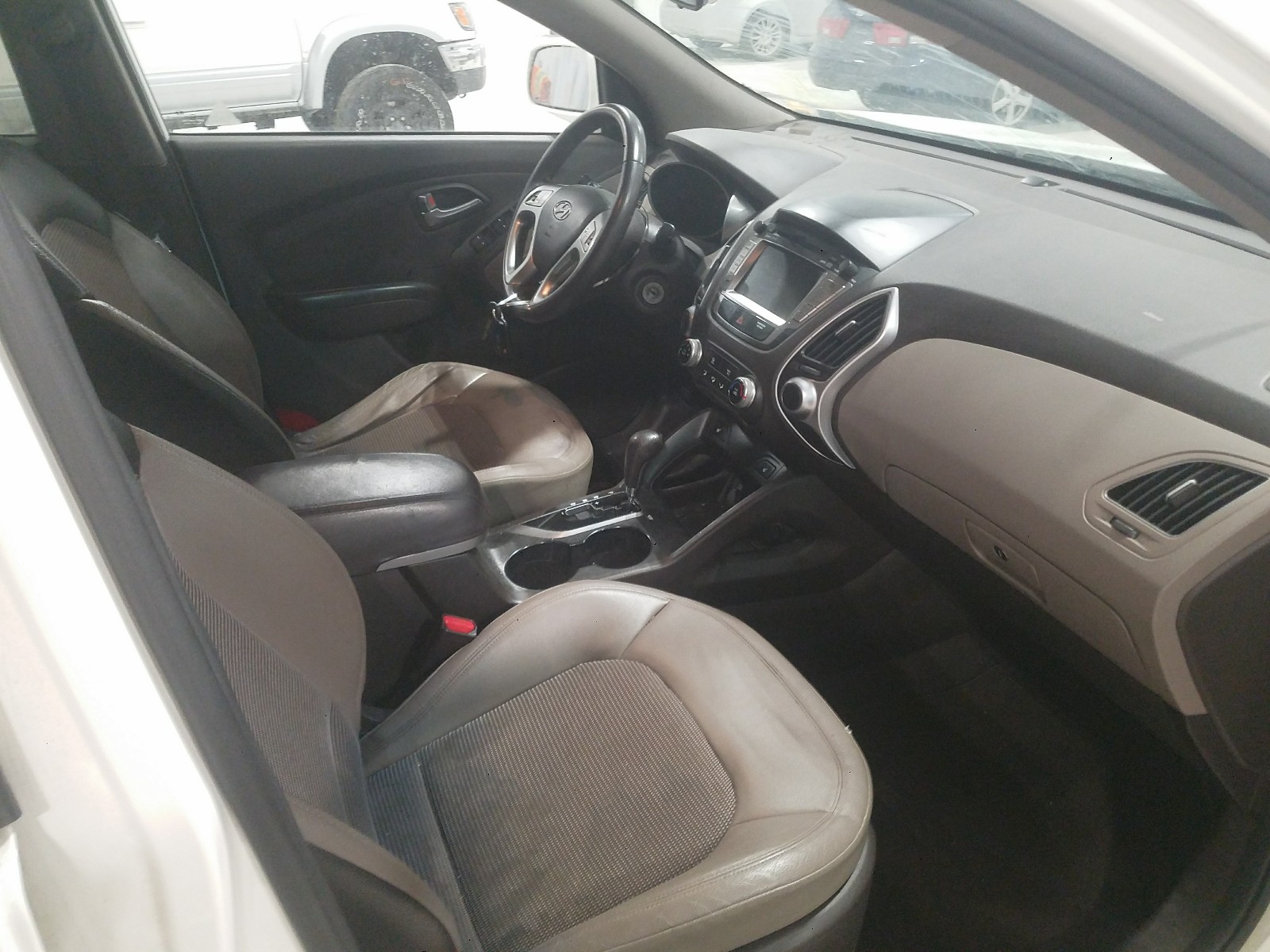 Photo 4 VIN: KM8JUCAC7BU315663 - HYUNDAI TUCSON 