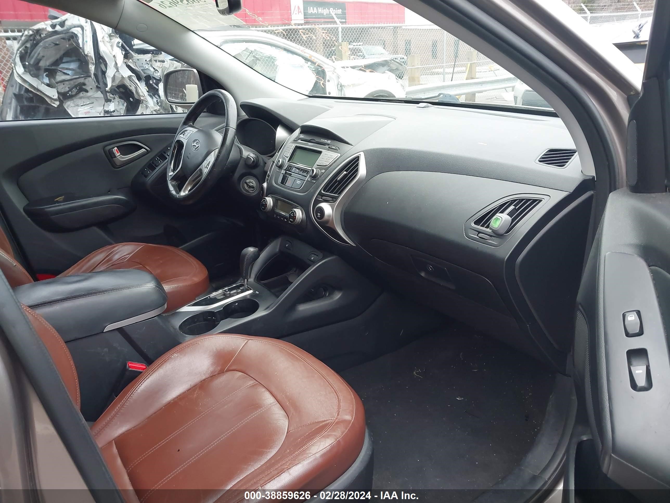 Photo 4 VIN: KM8JUCAC9BU309721 - HYUNDAI TUCSON 