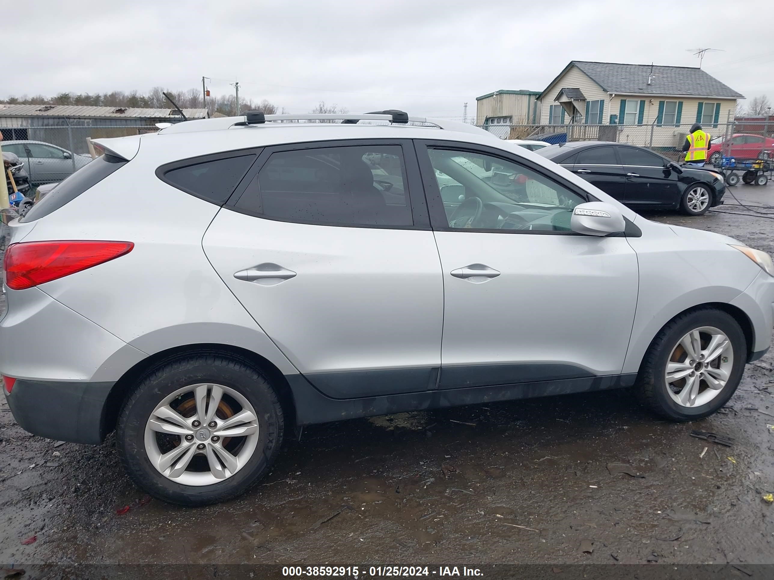 Photo 12 VIN: KM8JUCAC9CU351176 - HYUNDAI TUCSON 